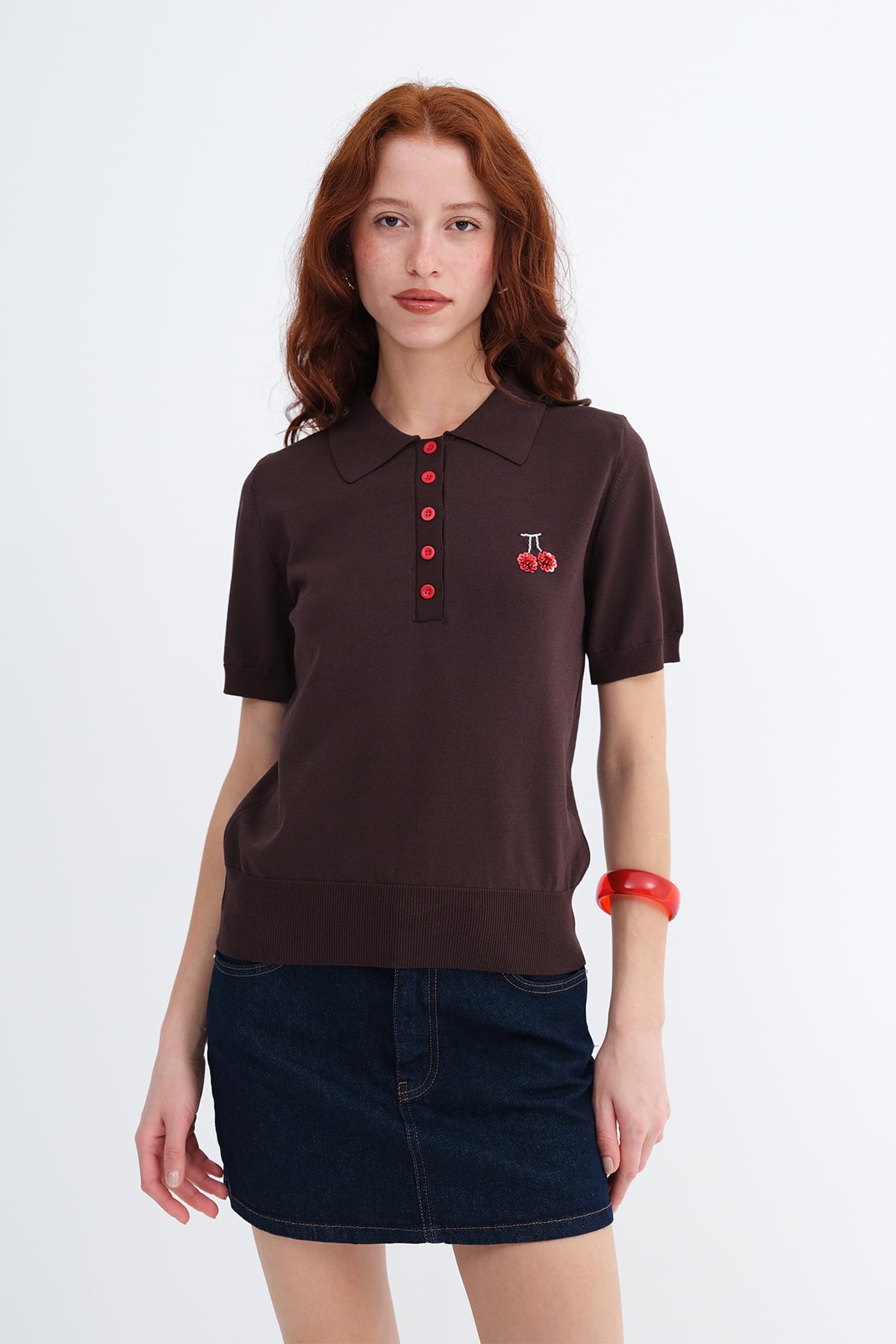 Brown_Sequin-Embroidered-Short-Sleeve-Knit-addax