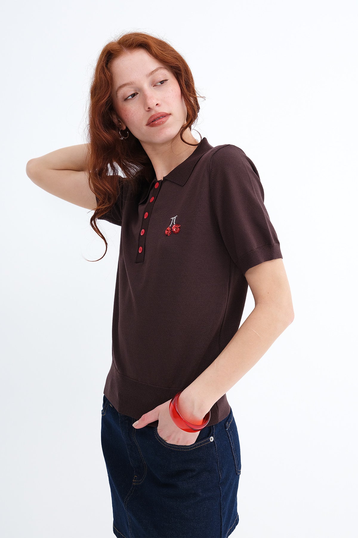 Brown_Sequin-Embroidered-Short-Sleeve-Knit-addax