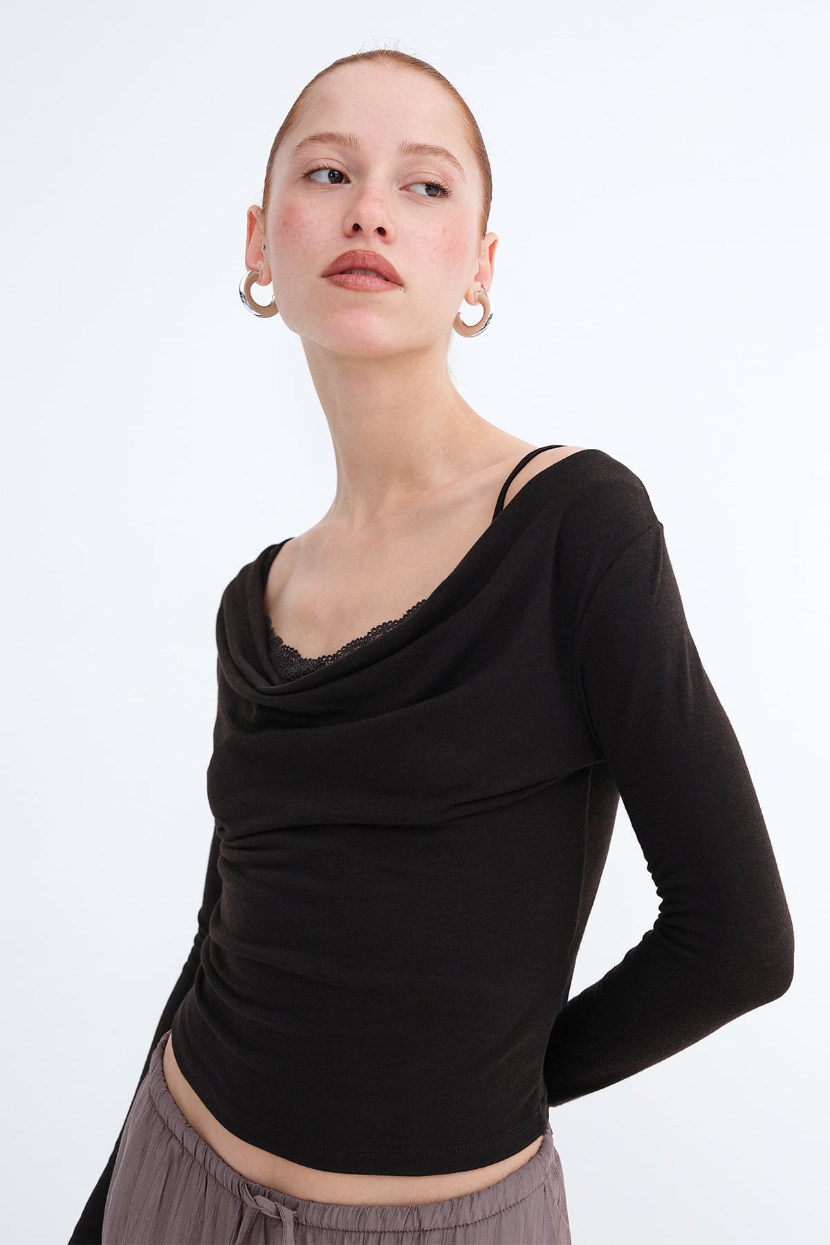 Bitter-Coffee_Lace-Collar-Blouse-addax