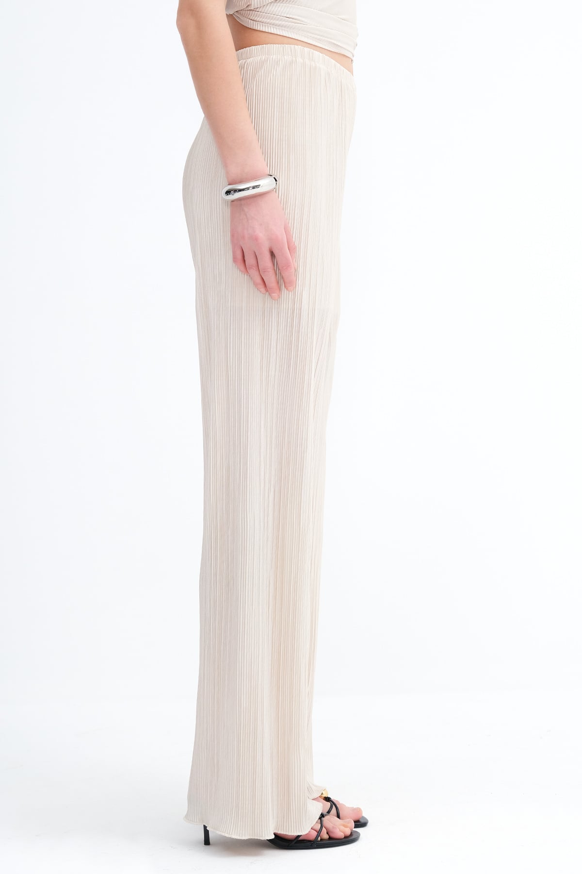 Beige_Pleated-Wide-Leg-Pants-addax