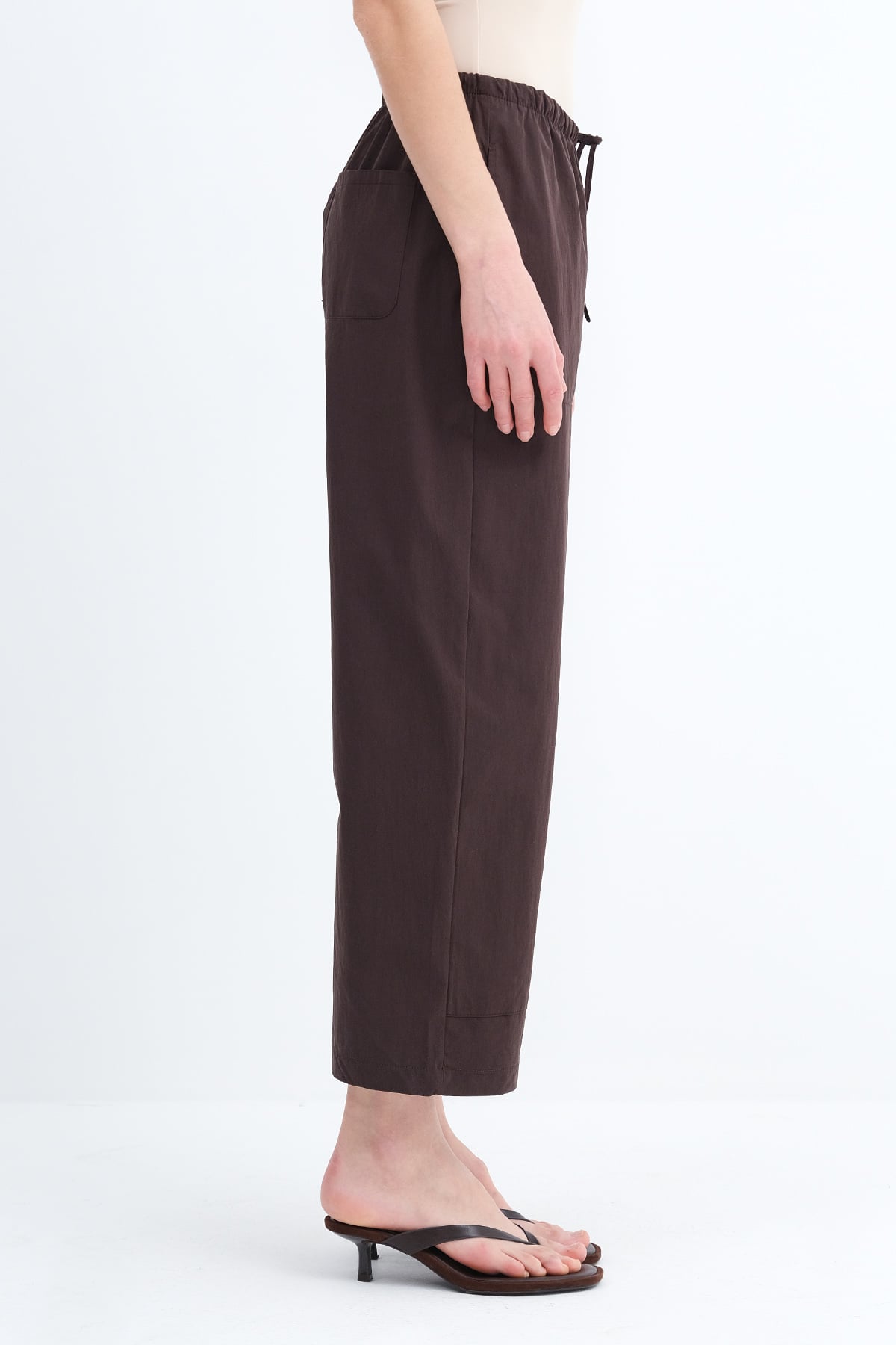 Bitter-Coffee_Pants-with-Elastic-Waist-addax