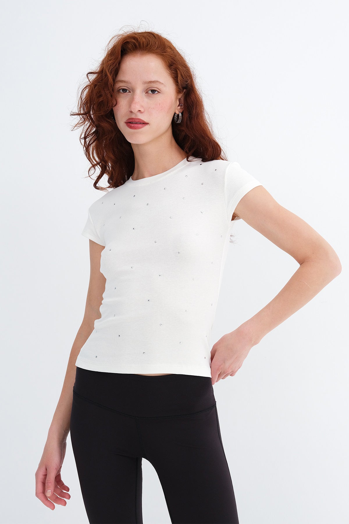 Ecru_Yıldız-Taşlı-T-shirt-P9026-addax