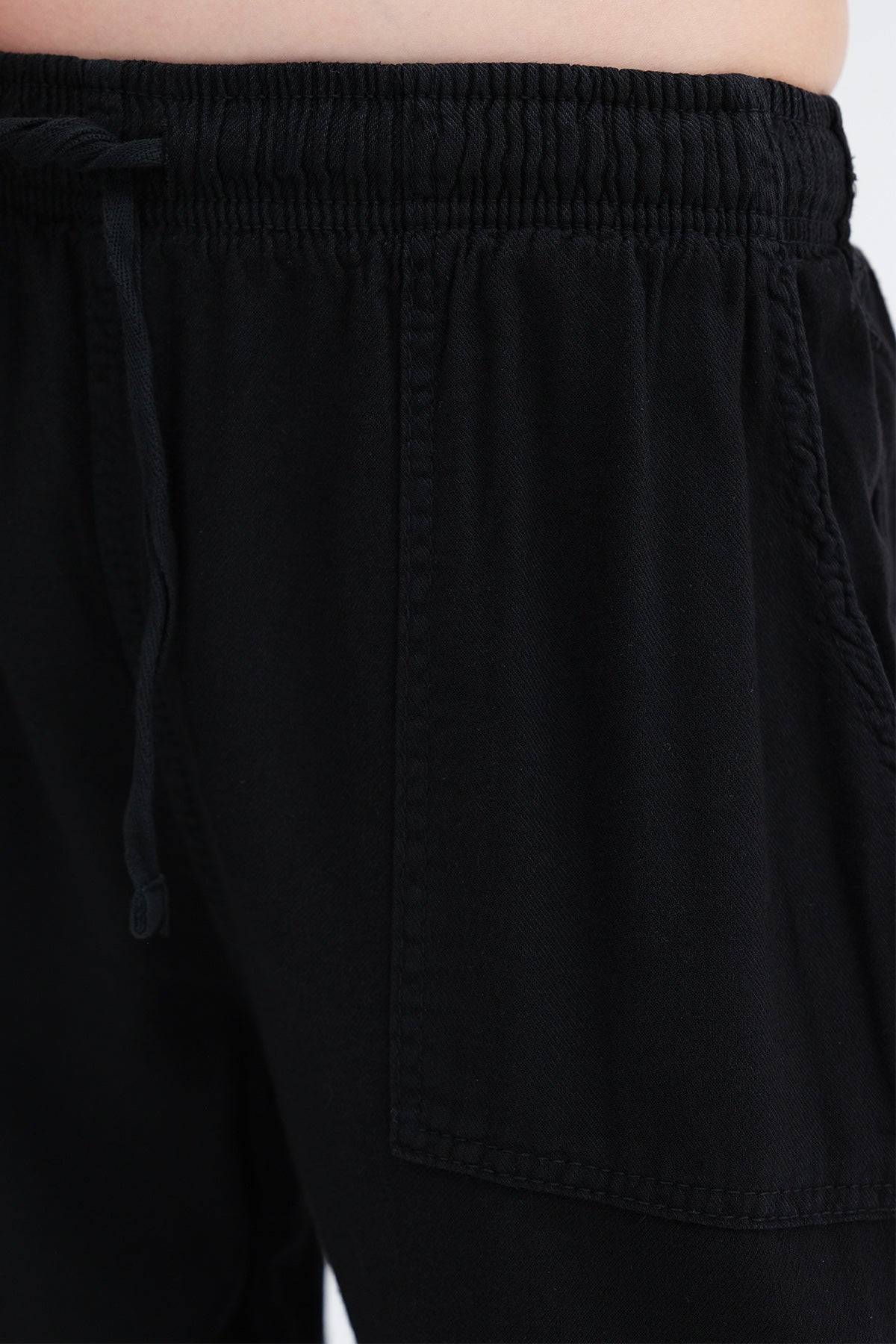 Black_Elastic-Waist-Wide-Leg-Trousers-addax