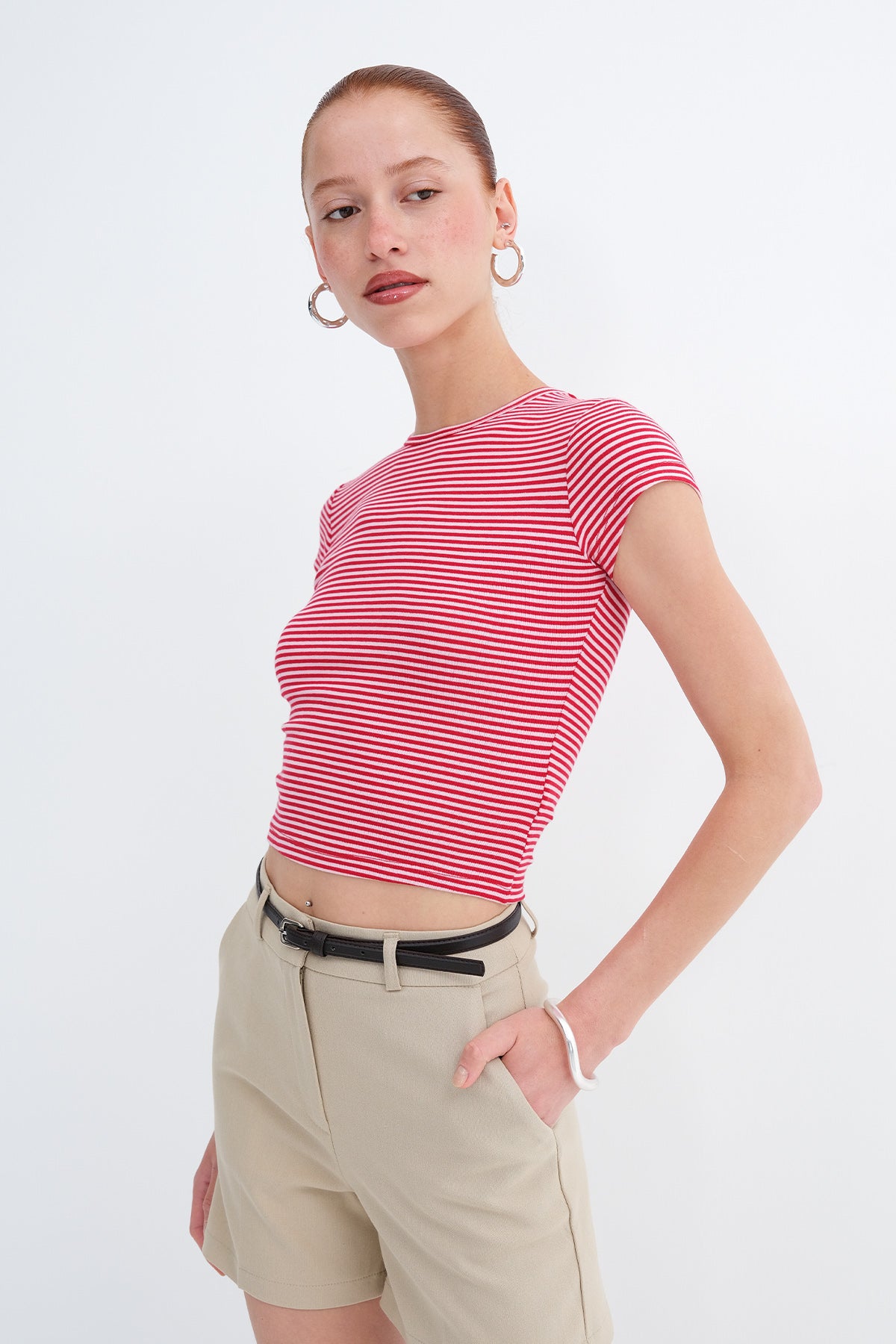 Lotus-Red_Bisiklet-Yaka-Çizgili-T-shirt-P1938-addax