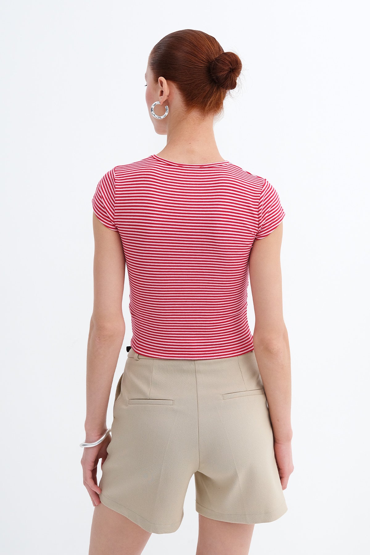Lotus-Red_Bisiklet-Yaka-Çizgili-T-shirt-P1938-addax