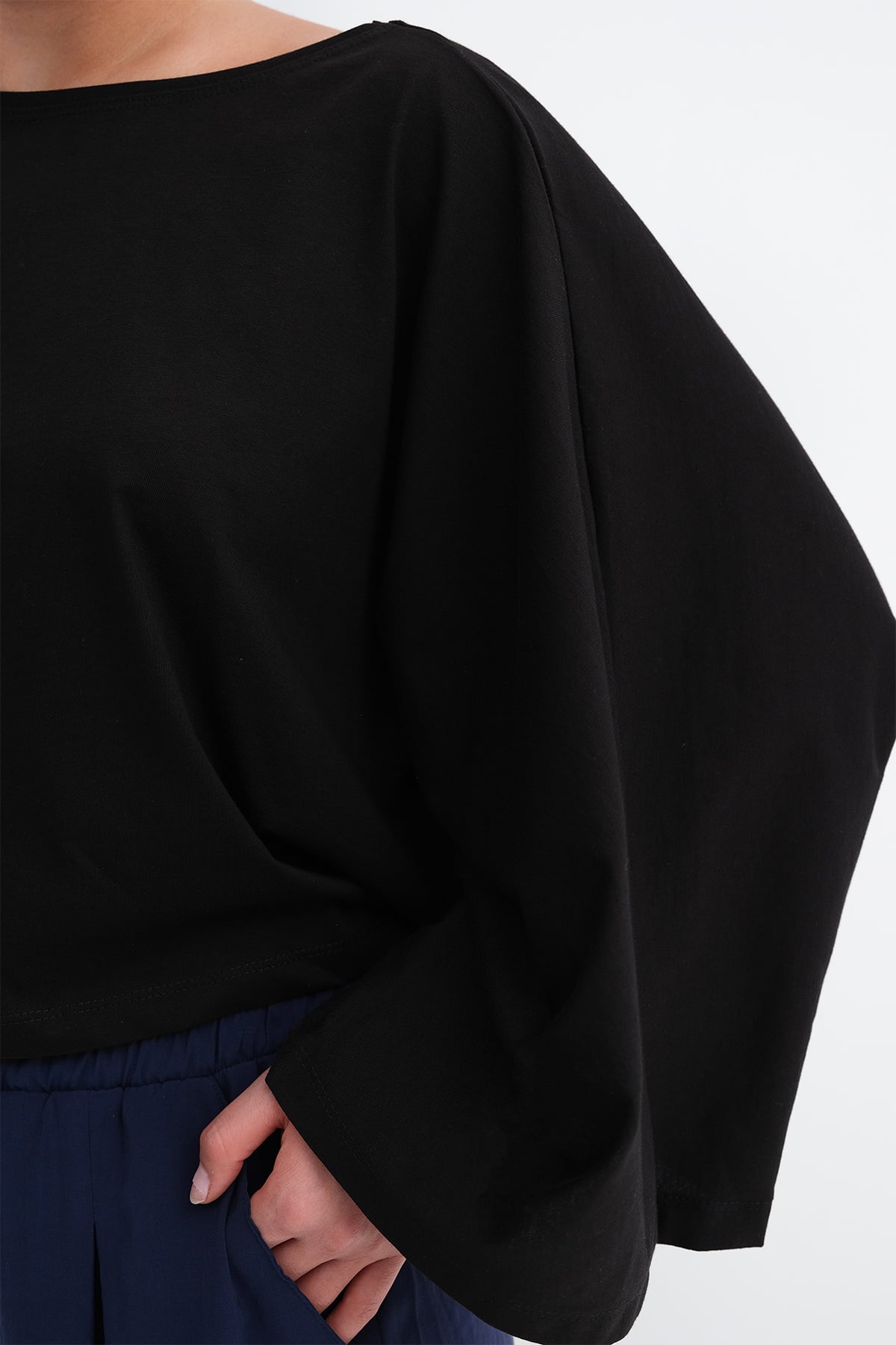 Black_Long-Sleeve-Basic-T-shirt-addax