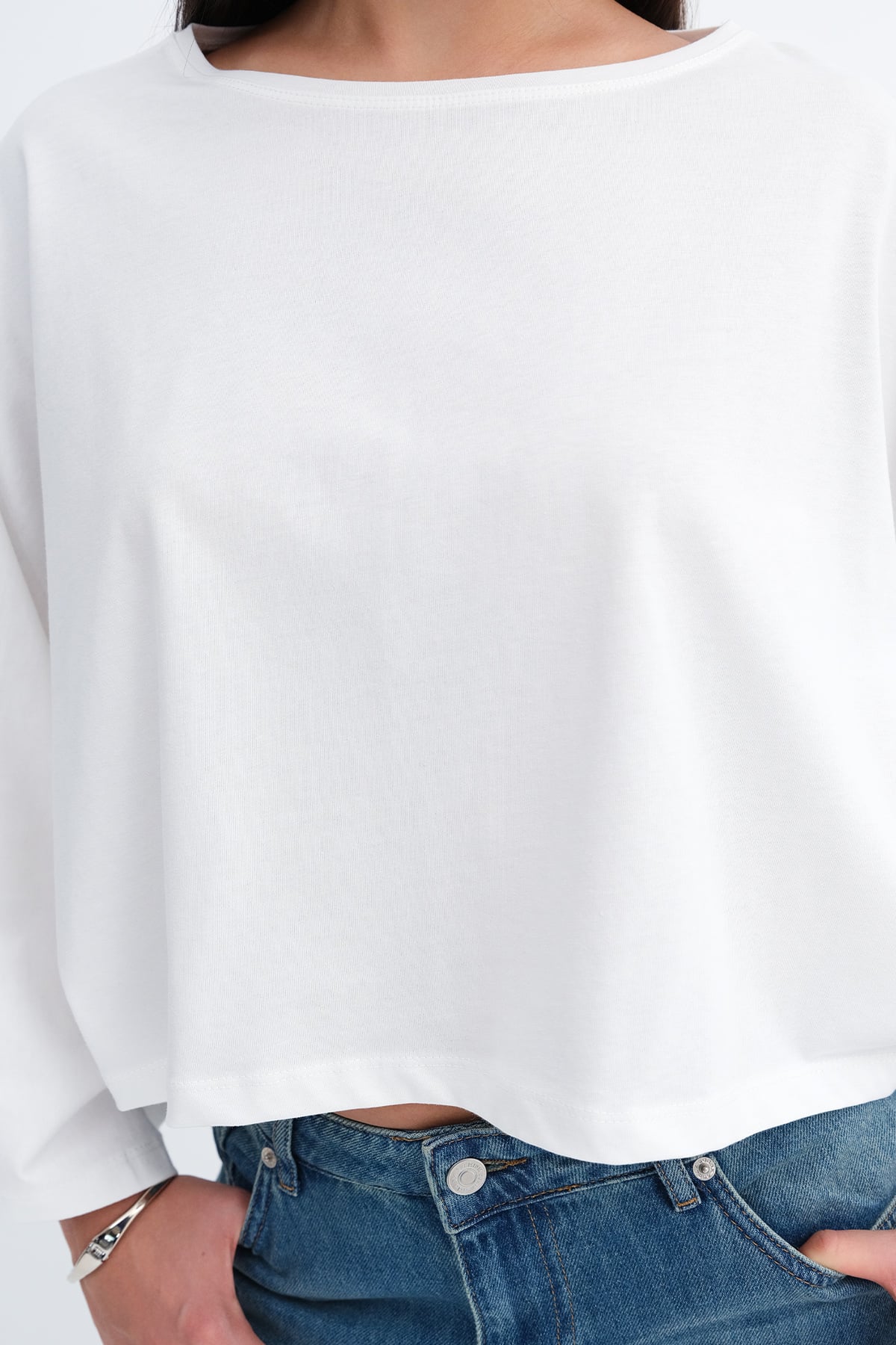 Ecru_Long-Sleeve-Basic-T-shirt-addax