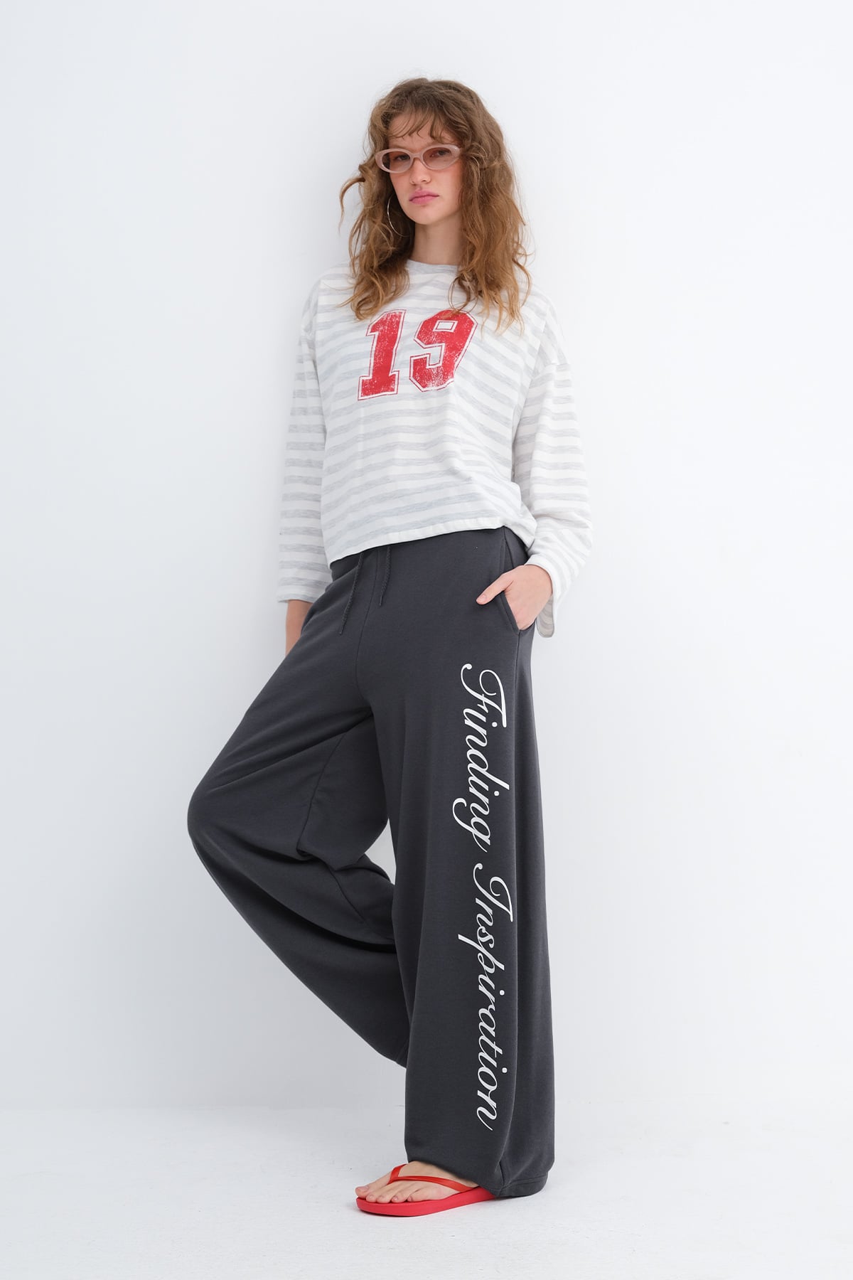 L.Charcoal_Wide-Leg-Sweatpants-with-Text-Print-addax