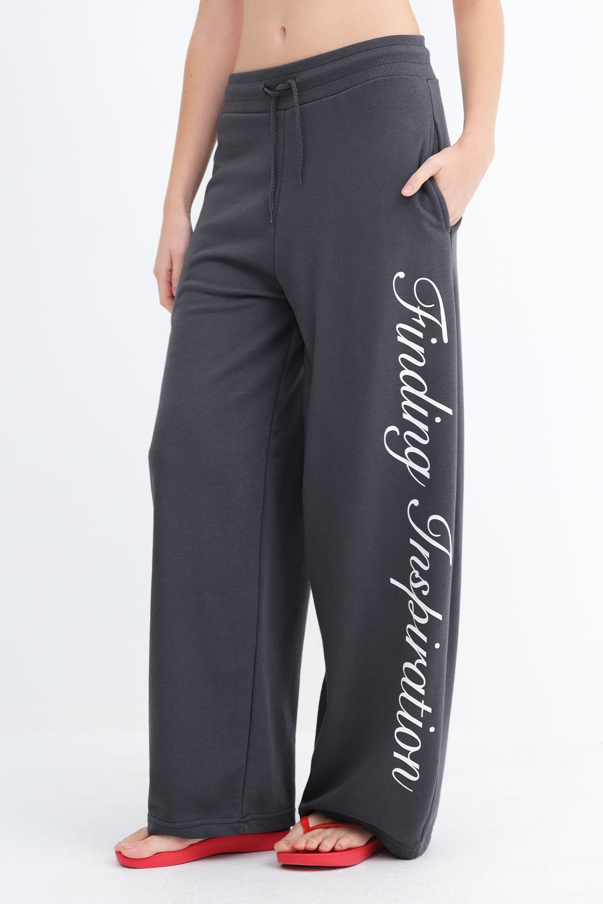 L.Charcoal_Wide-Leg-Sweatpants-with-Text-Print-addax