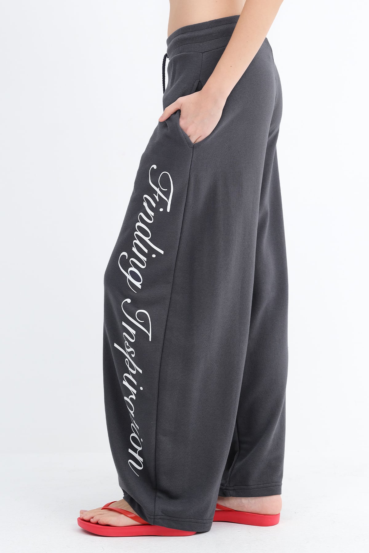 L.Charcoal_Wide-Leg-Sweatpants-with-Text-Print-addax