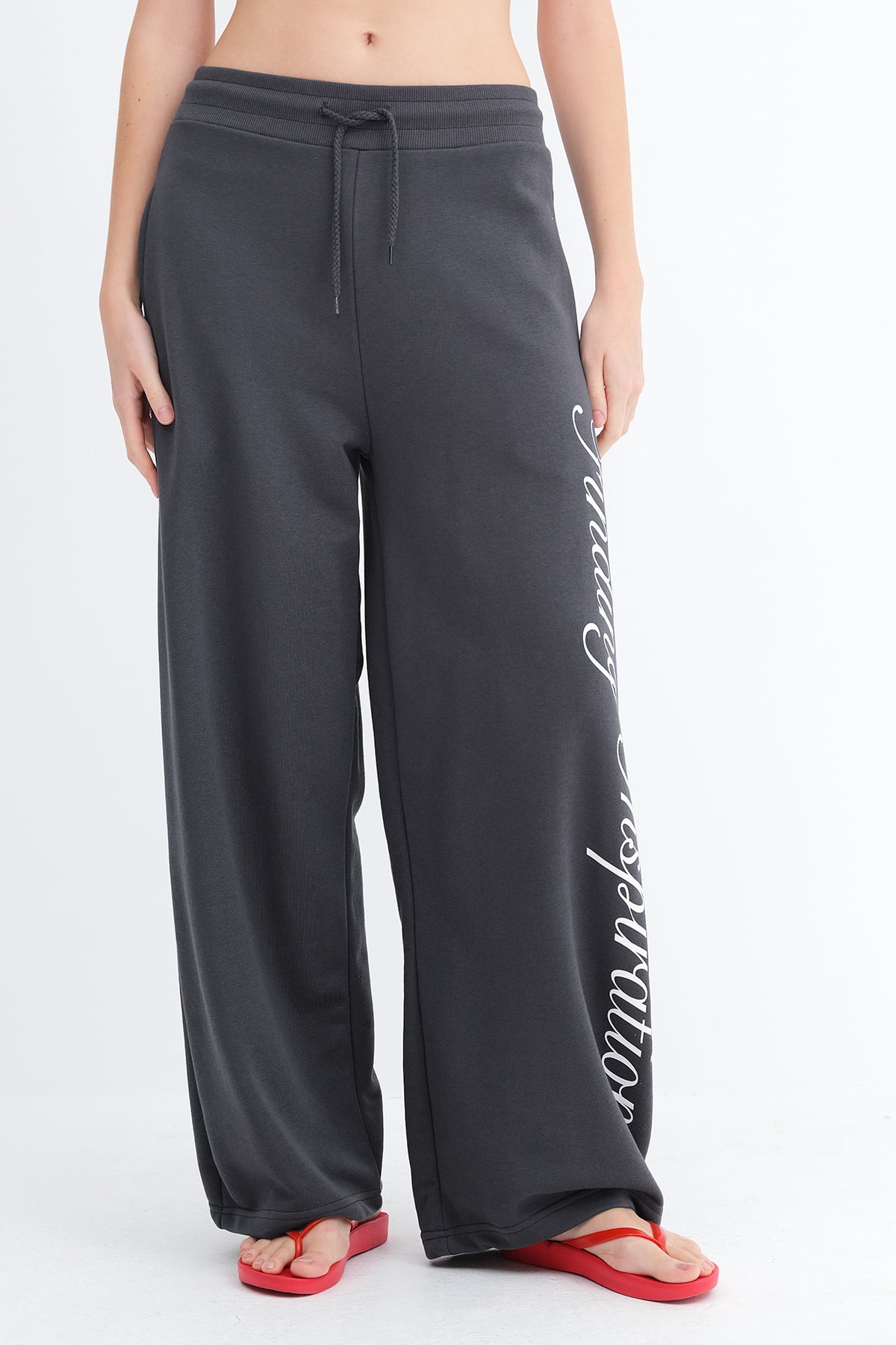 L.Charcoal_Wide-Leg-Sweatpants-with-Text-Print-addax