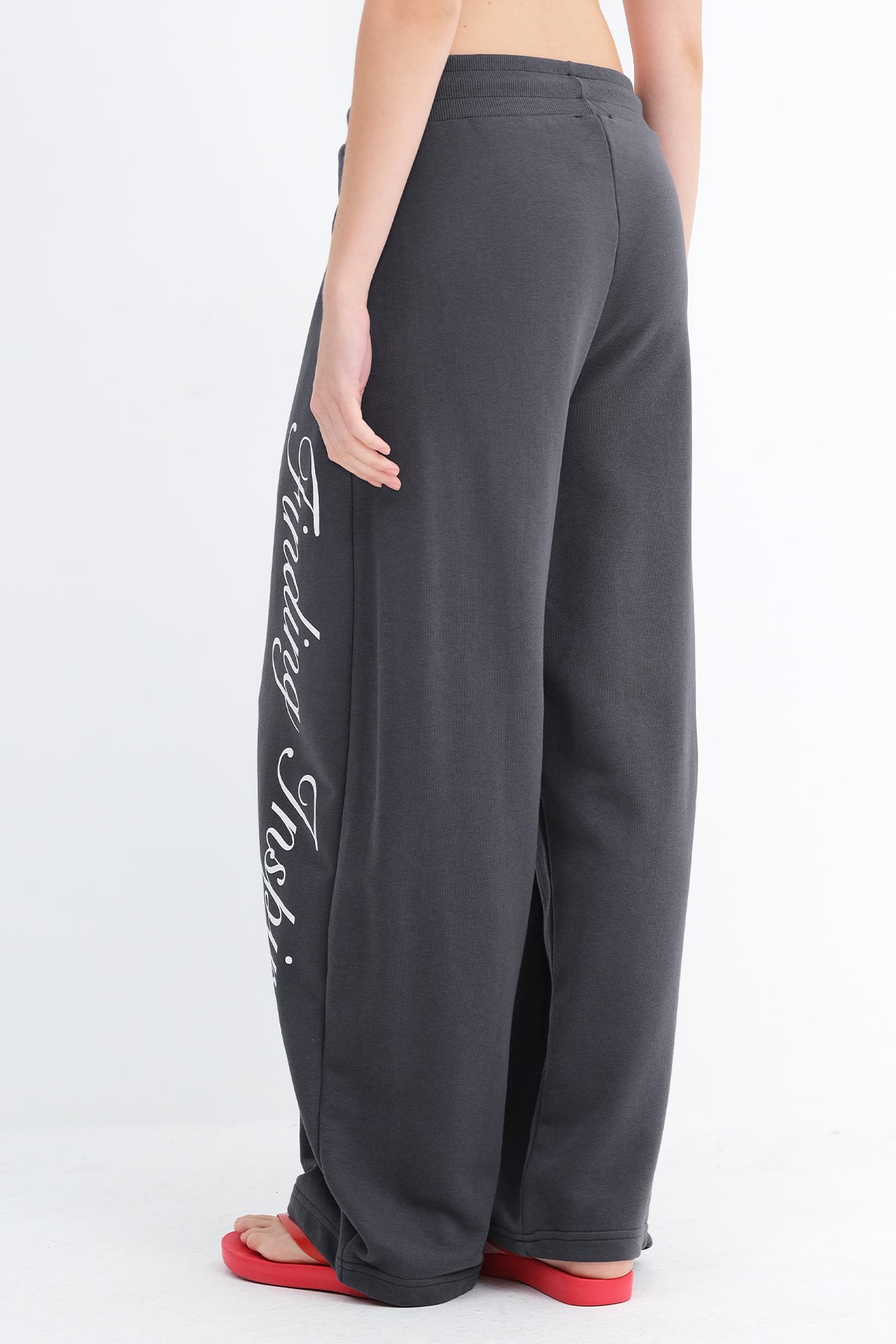 L.Charcoal_Wide-Leg-Sweatpants-with-Text-Print-addax