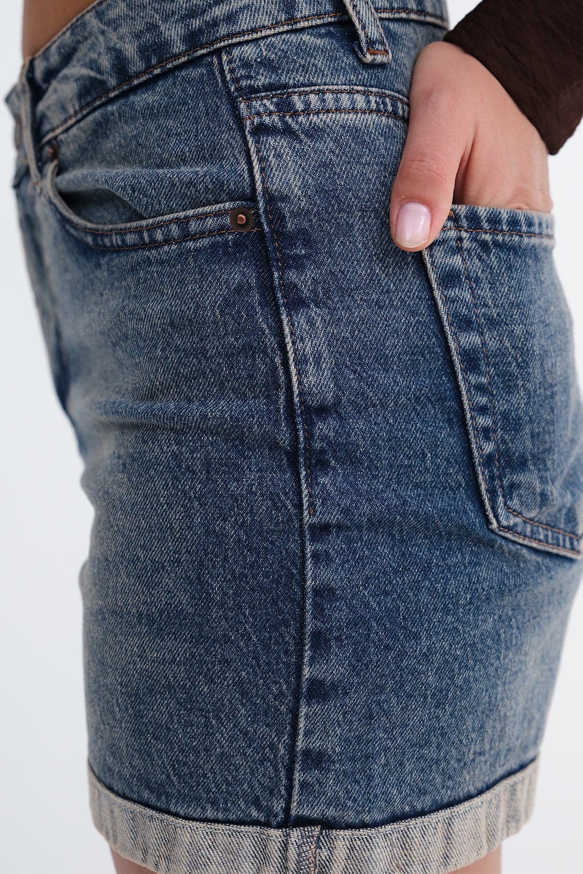 Light-Blue_Denim-Shorts-with-Pockets-addax