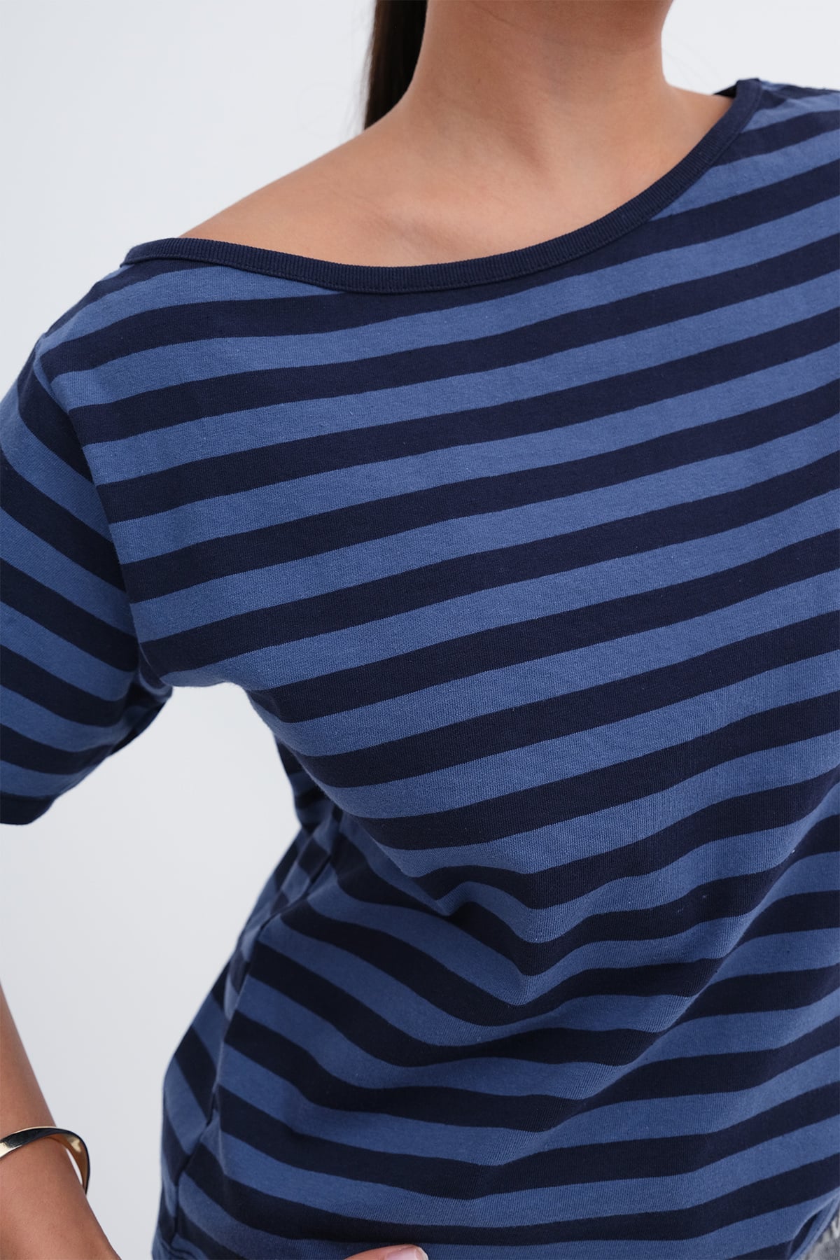 Marlin-Night-blue_Striped-T-shirt-addax