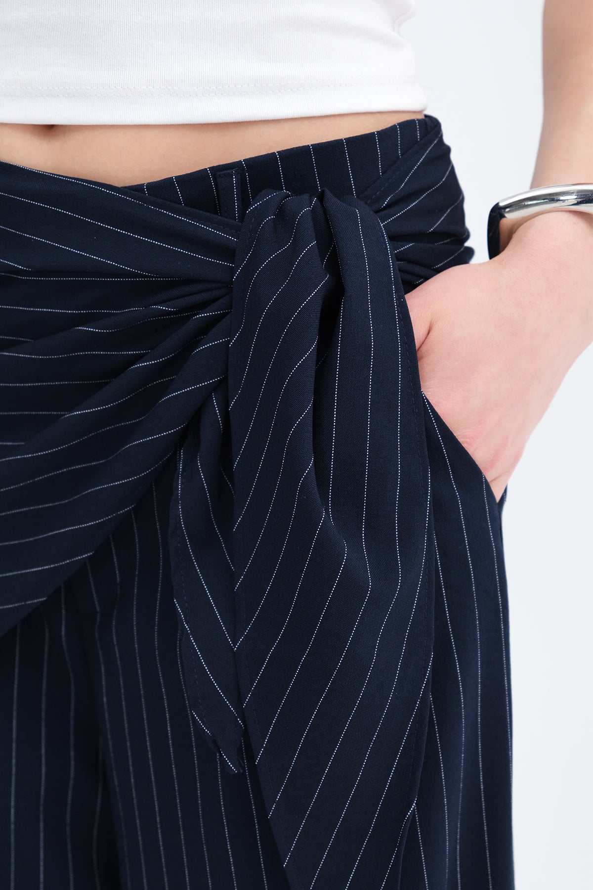 Night-Blue_Striped-Wide-Leg-Pants-addax