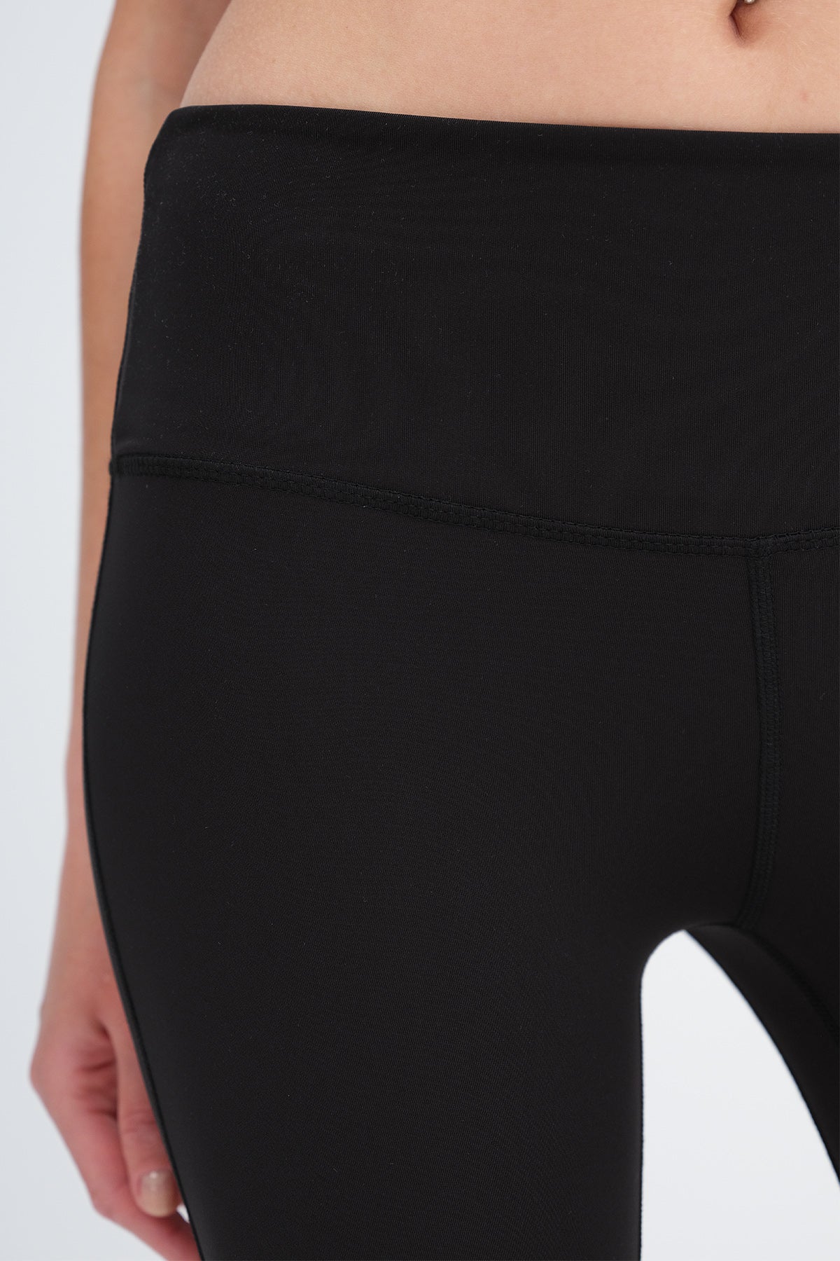 Black_Flared-Leggings-addax