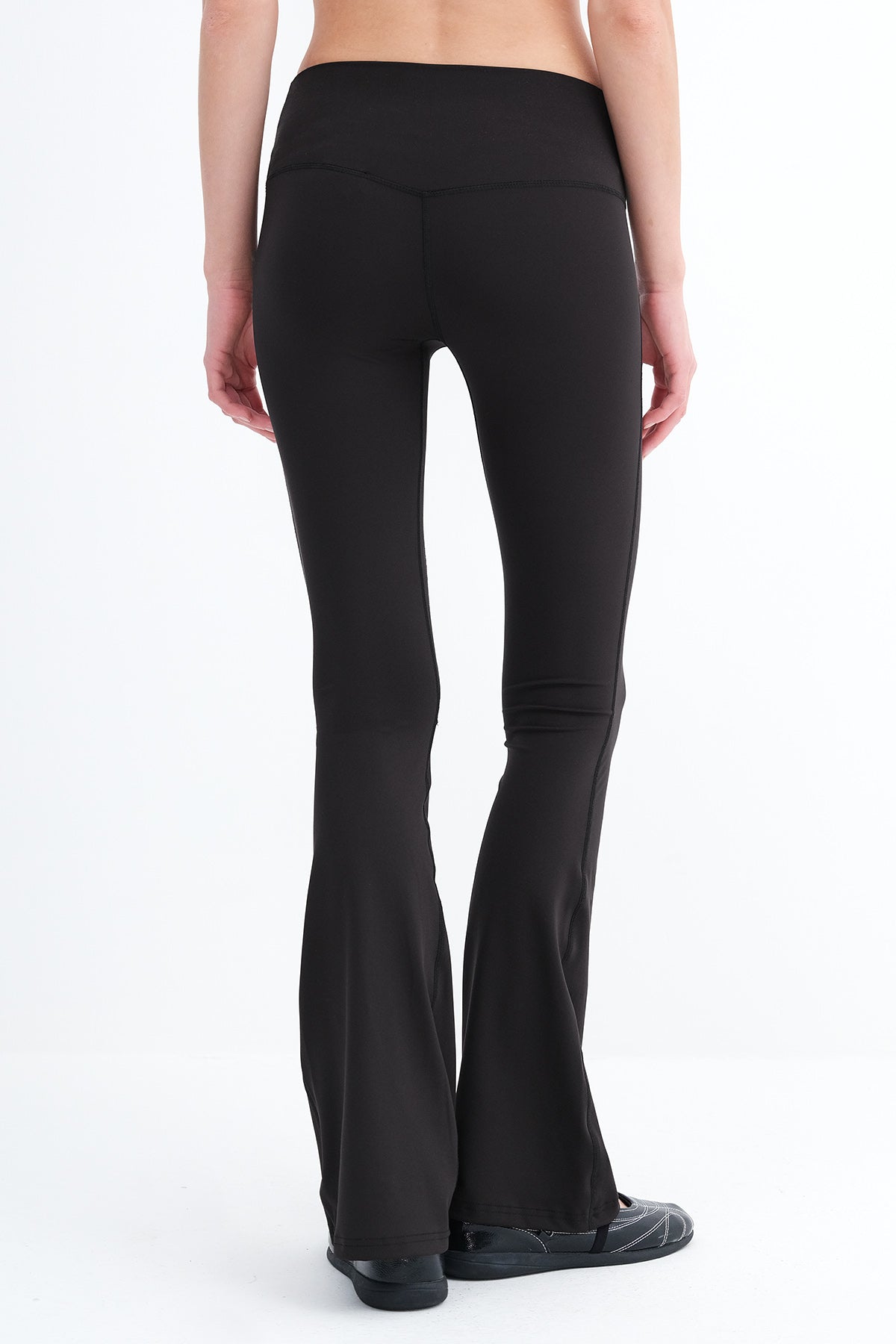 Black_Flared-Leggings-addax
