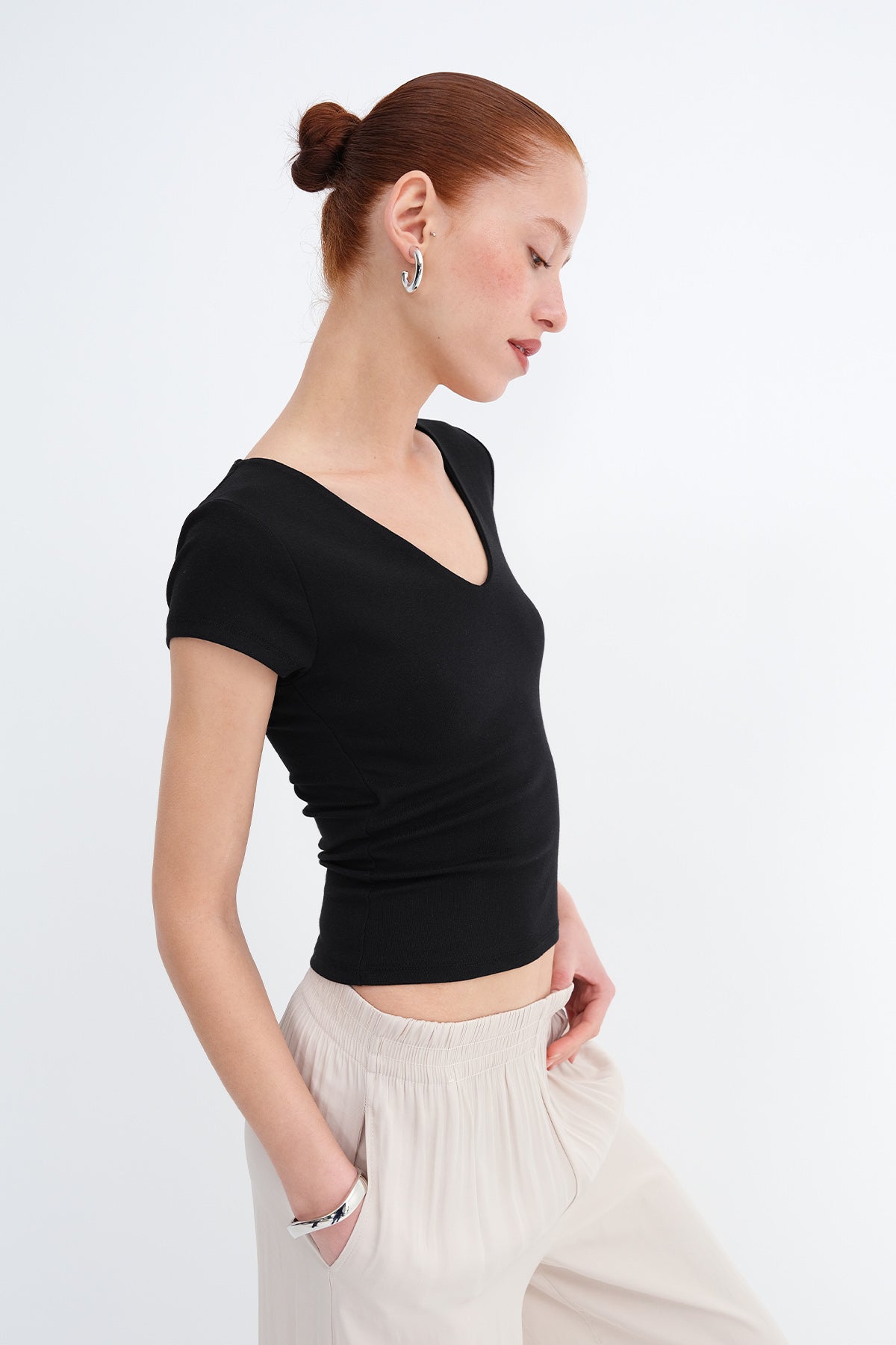 Black_V-Neck-Modal-T-shirt-addax