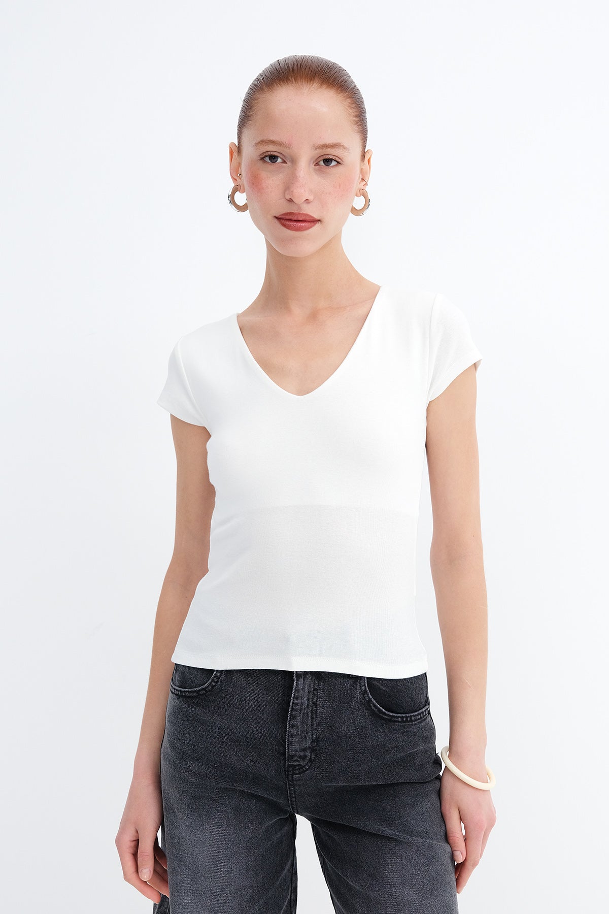 Ecru_V-Neck-Modal-T-shirt-addax