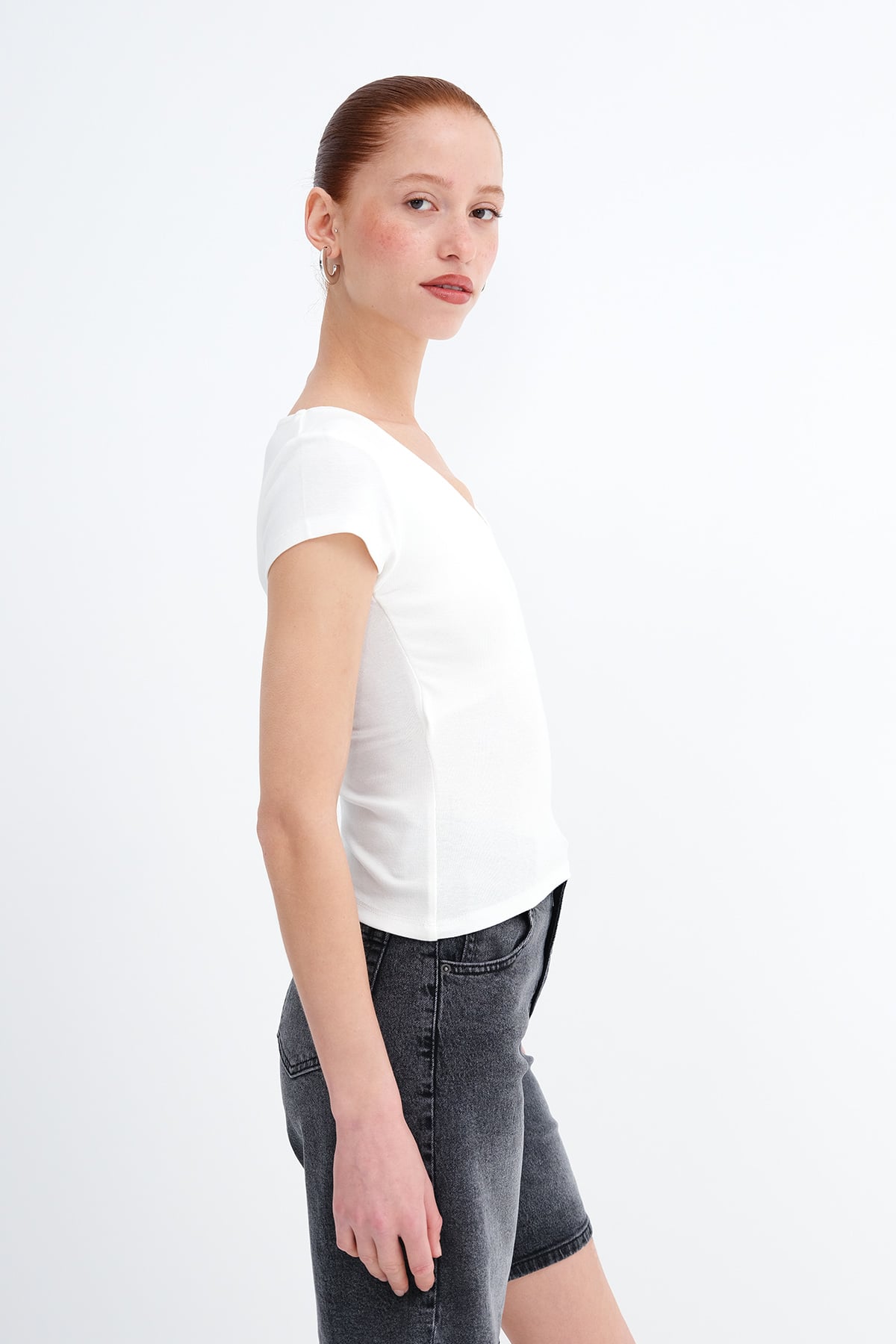 Ecru_V-Neck-Modal-T-shirt-addax