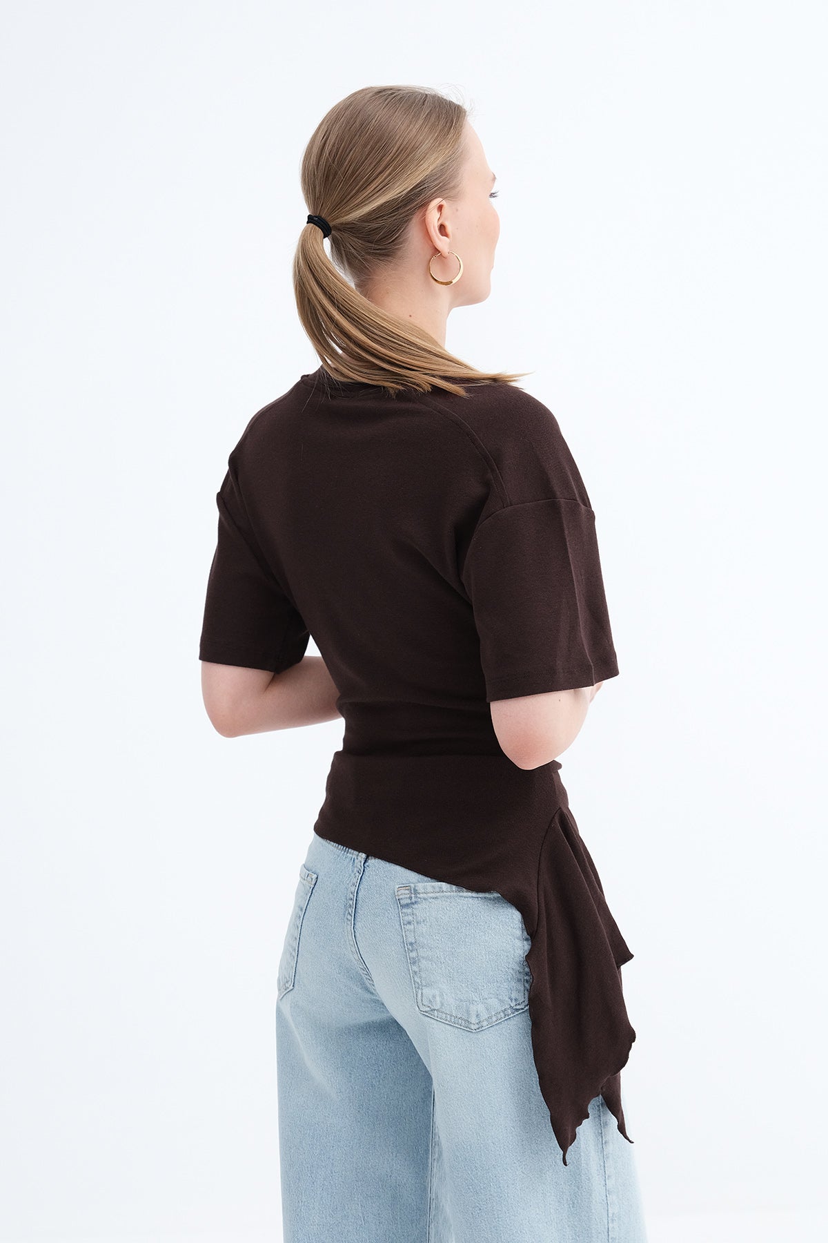 Bitter-Coffee_Side-Ruched-Modal-T-Shirt-addax