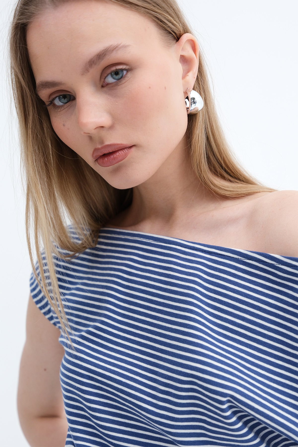 Indigo---Ecru_One-Shoulder-T-shirt-addax