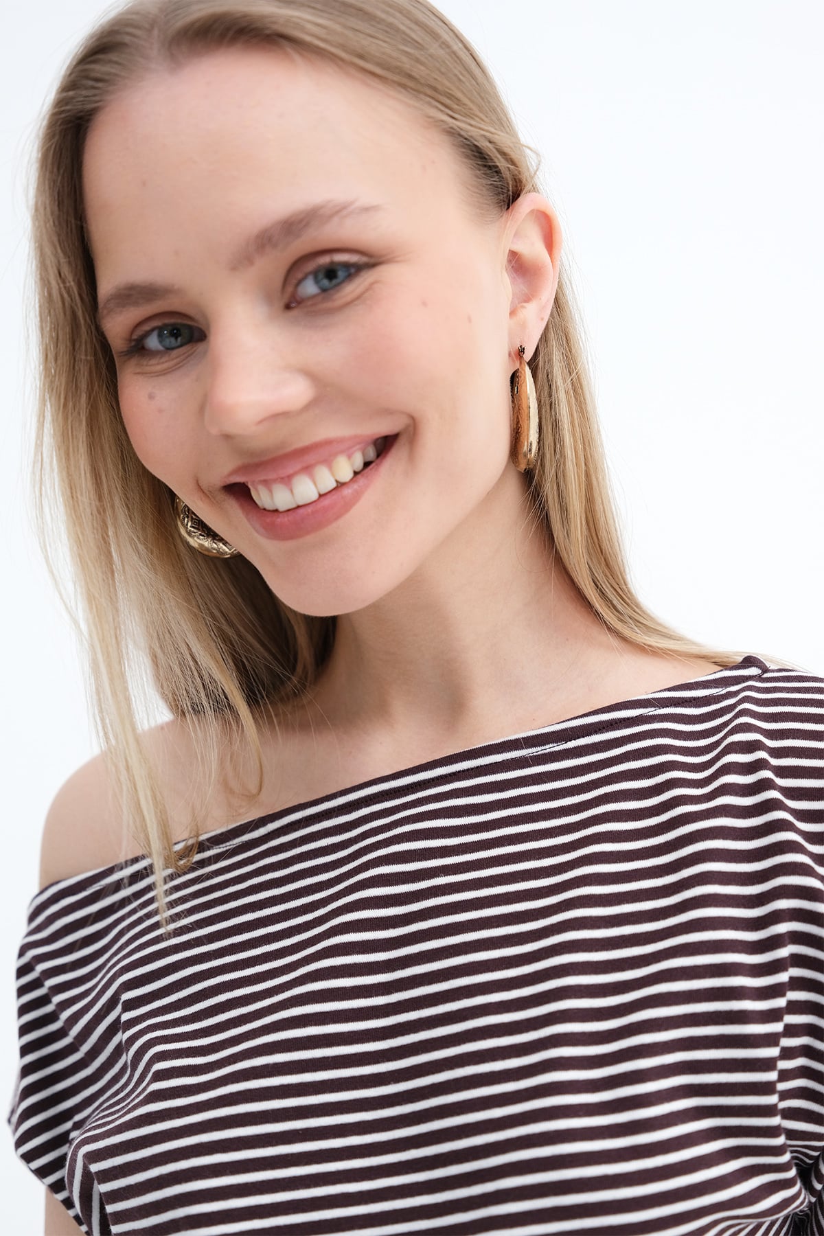 Brown---Ecru_One-Shoulder-T-shirt-addax