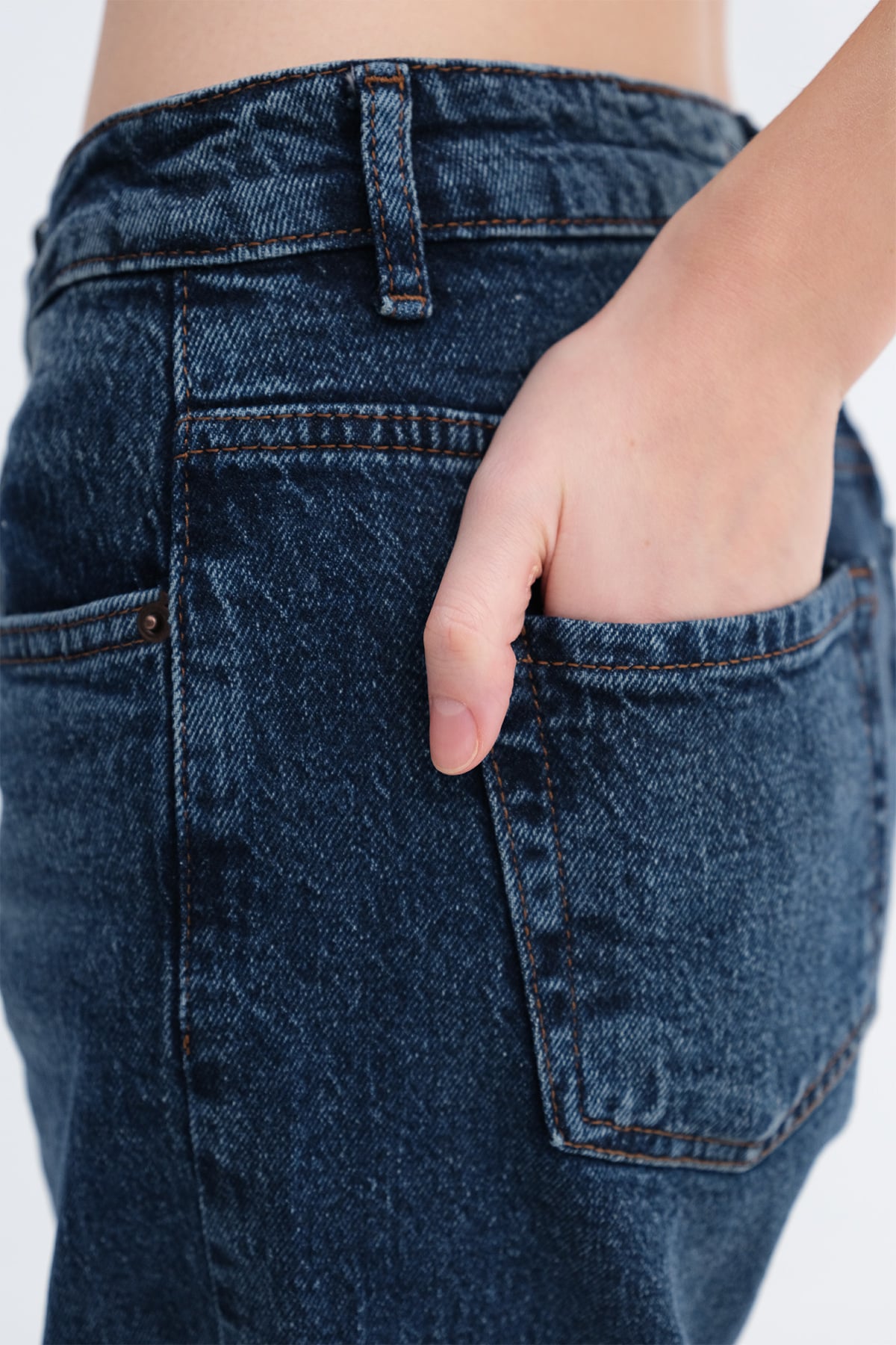 Tint_Baggy-Jeans-addax