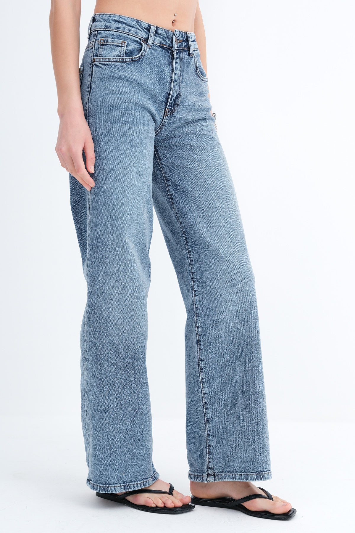 Light-Blue_Wide-Leg-Jeans-addax