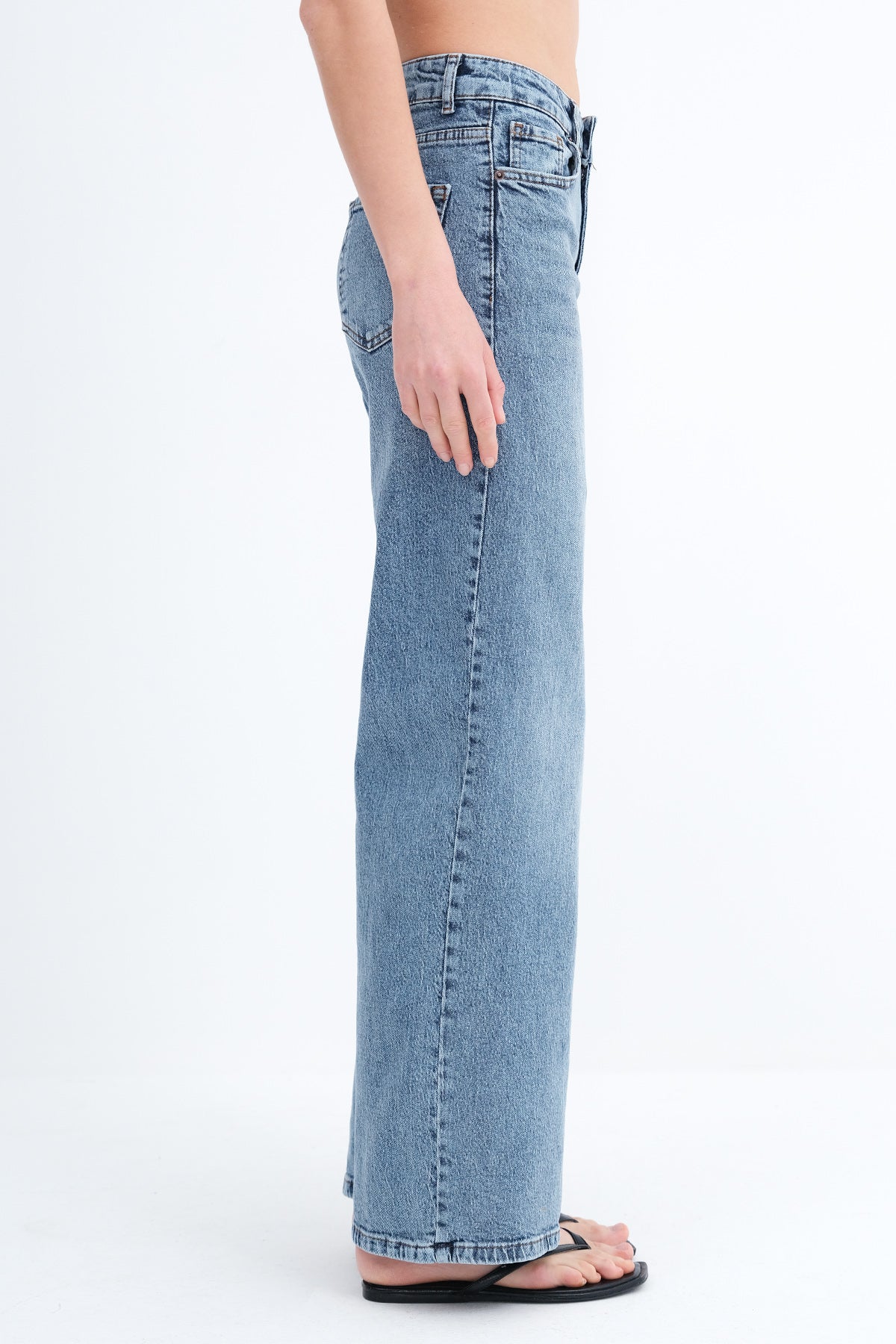 Light-Blue_Wide-Leg-Jeans-addax