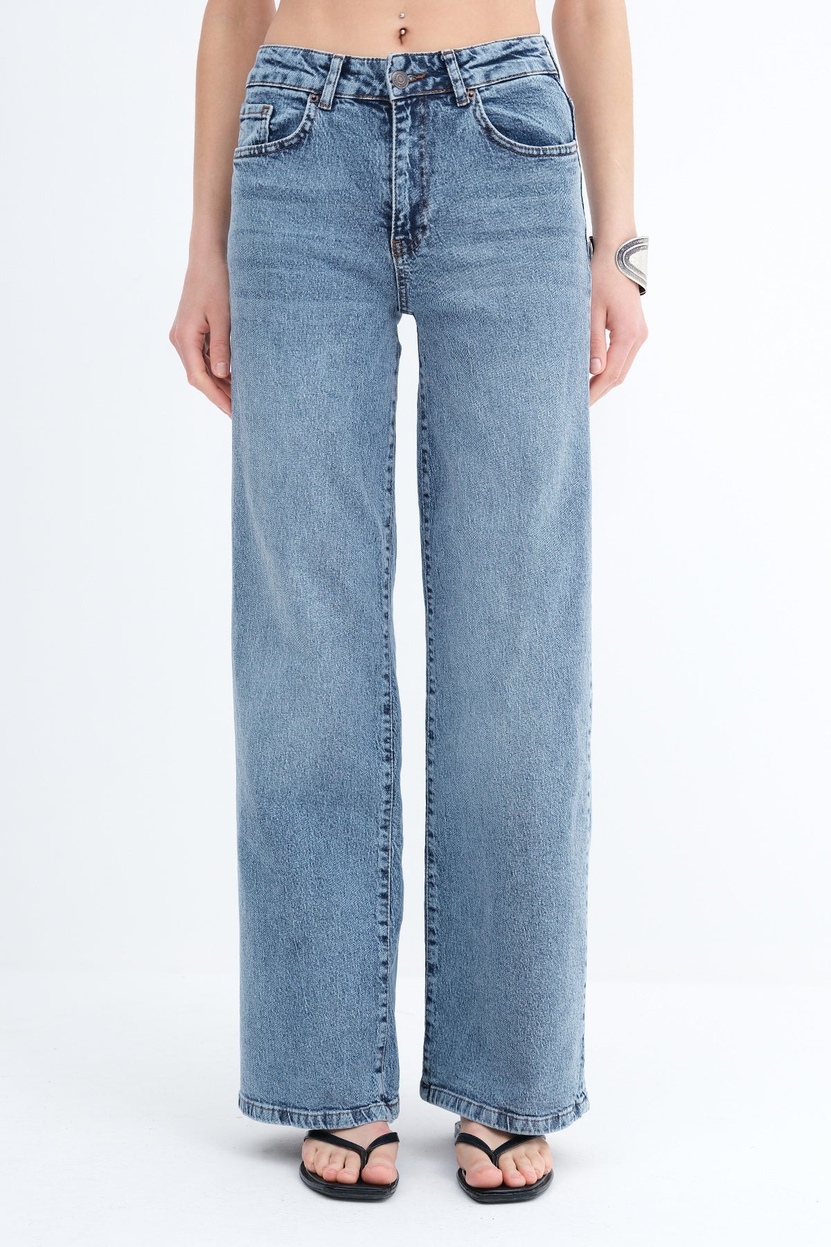 Light-Blue_Wide-Leg-Jeans-addax