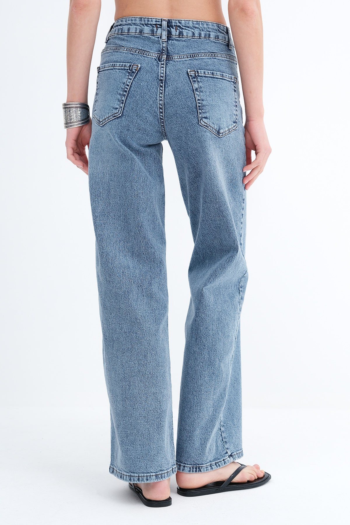 Light-Blue_Wide-Leg-Jeans-addax