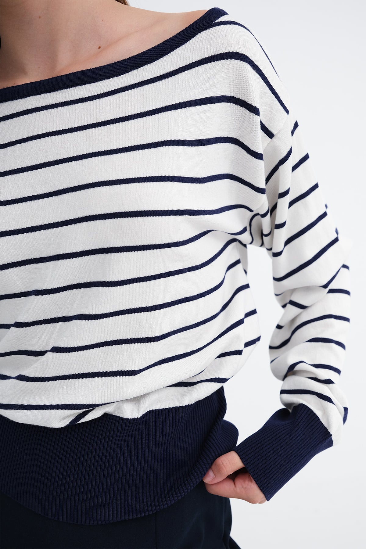 Night-Blue---Ecru_Striped-Knit-Sweater-addax