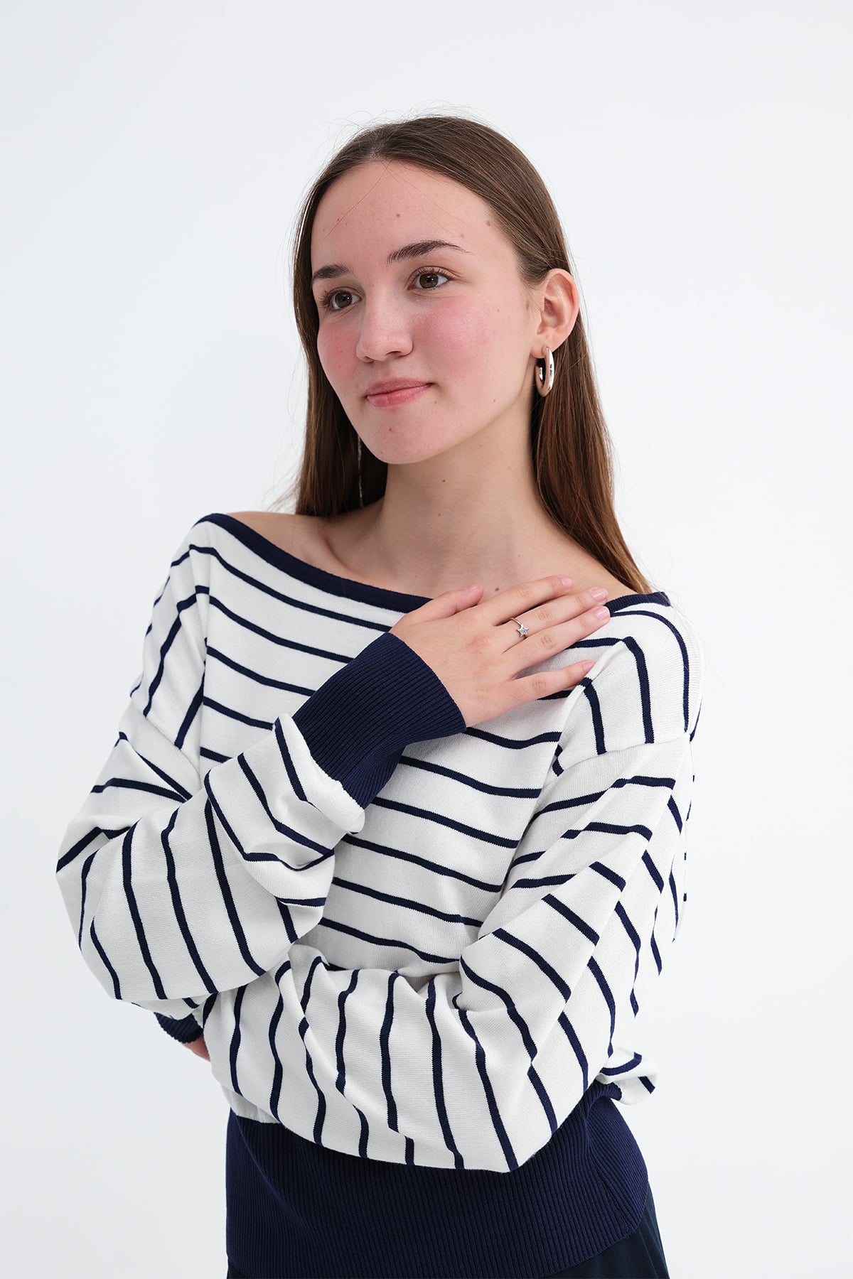 Night-Blue---Ecru_Striped-Knit-Sweater-addax