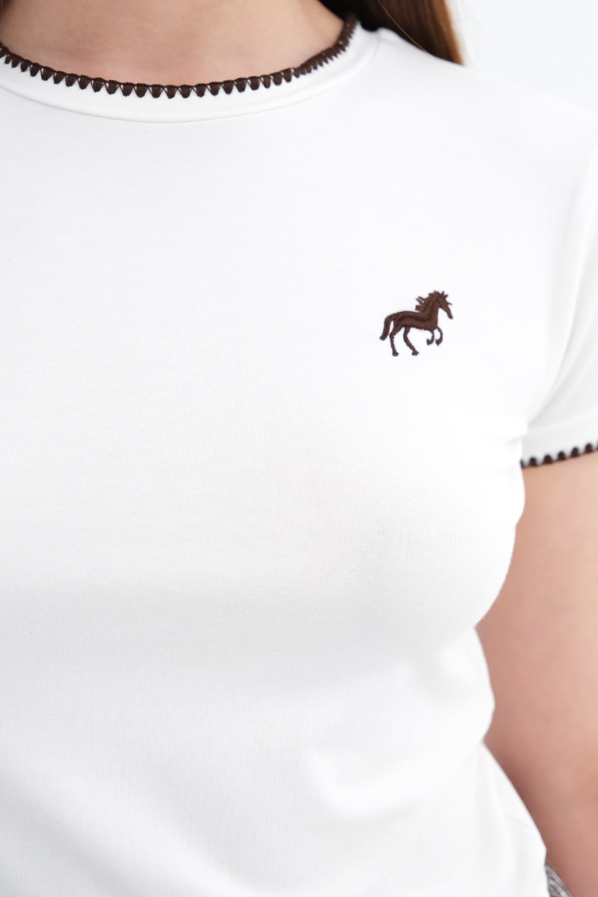Ecru_Embroidered-T-shirt-addax
