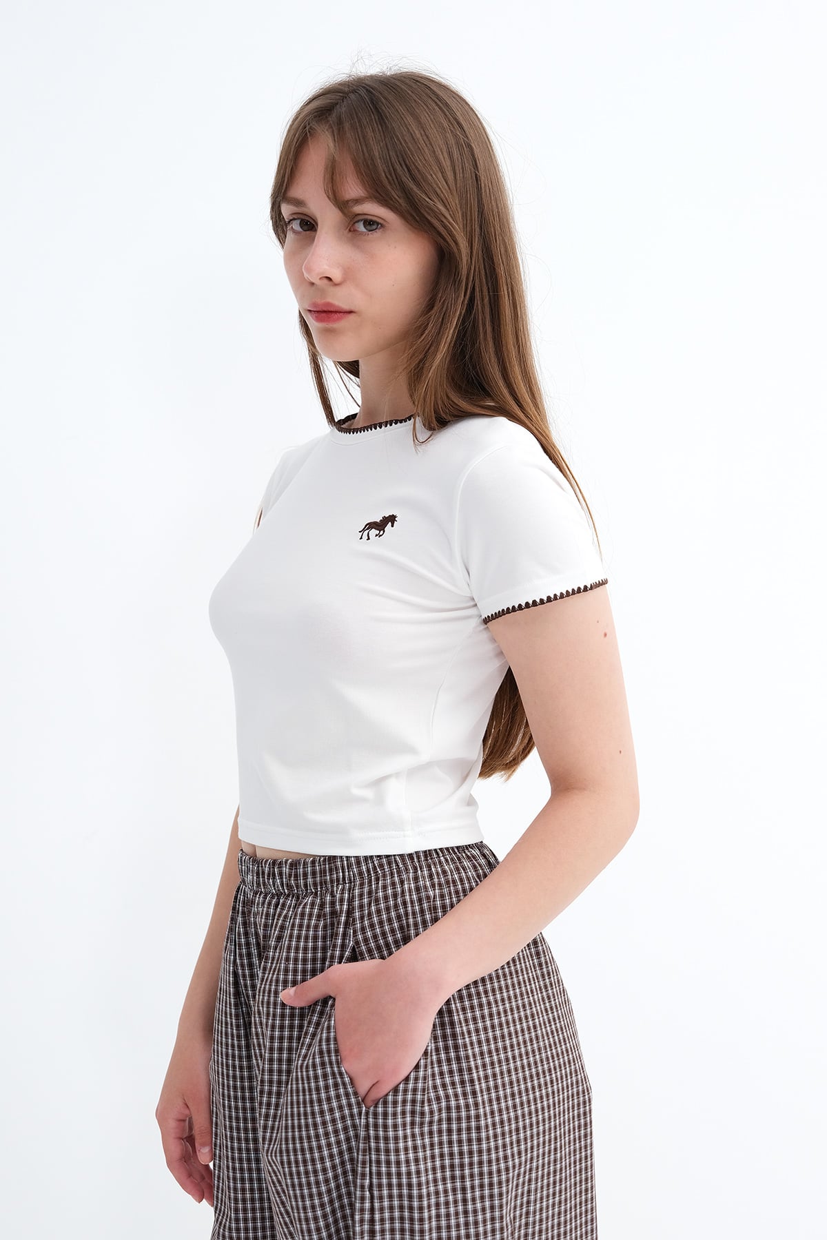 Ecru_Embroidered-T-shirt-addax