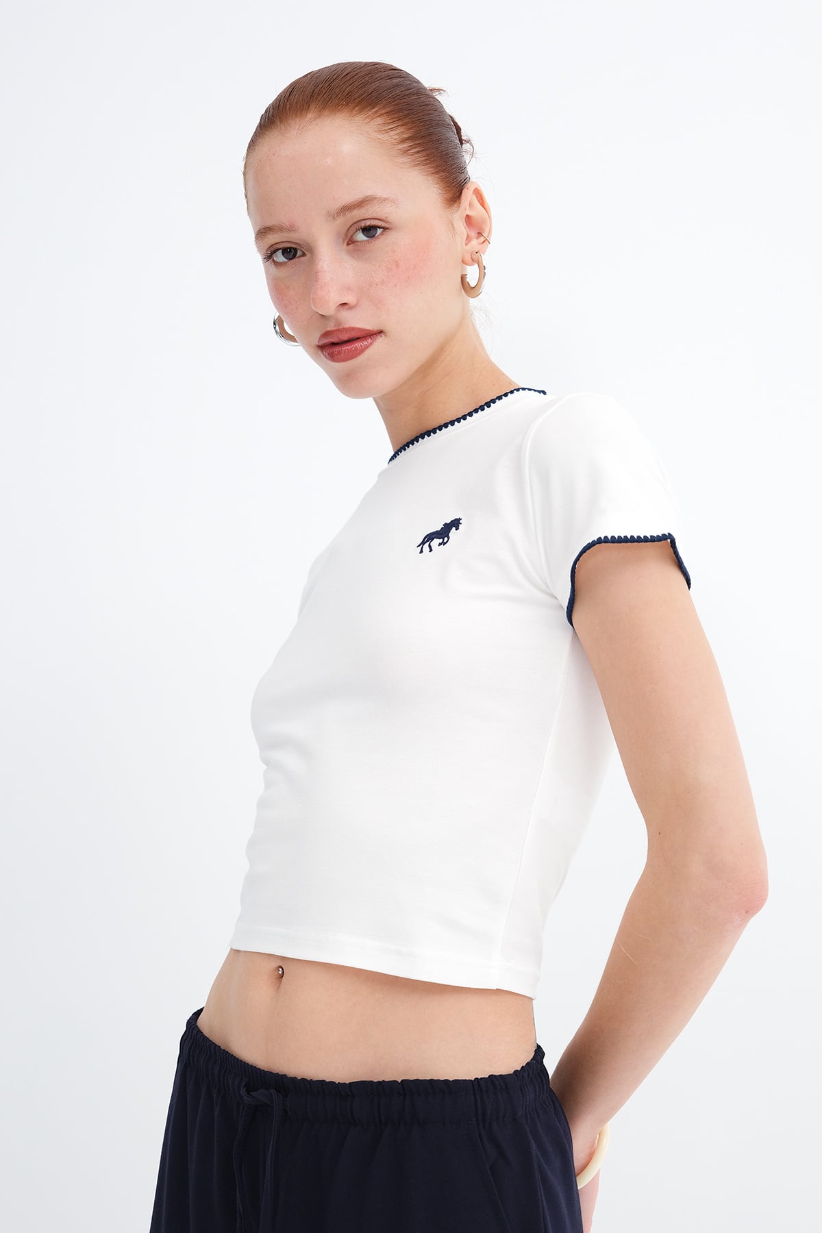 Ecru---Night-Blue_Embroidered-T-shirt-addax