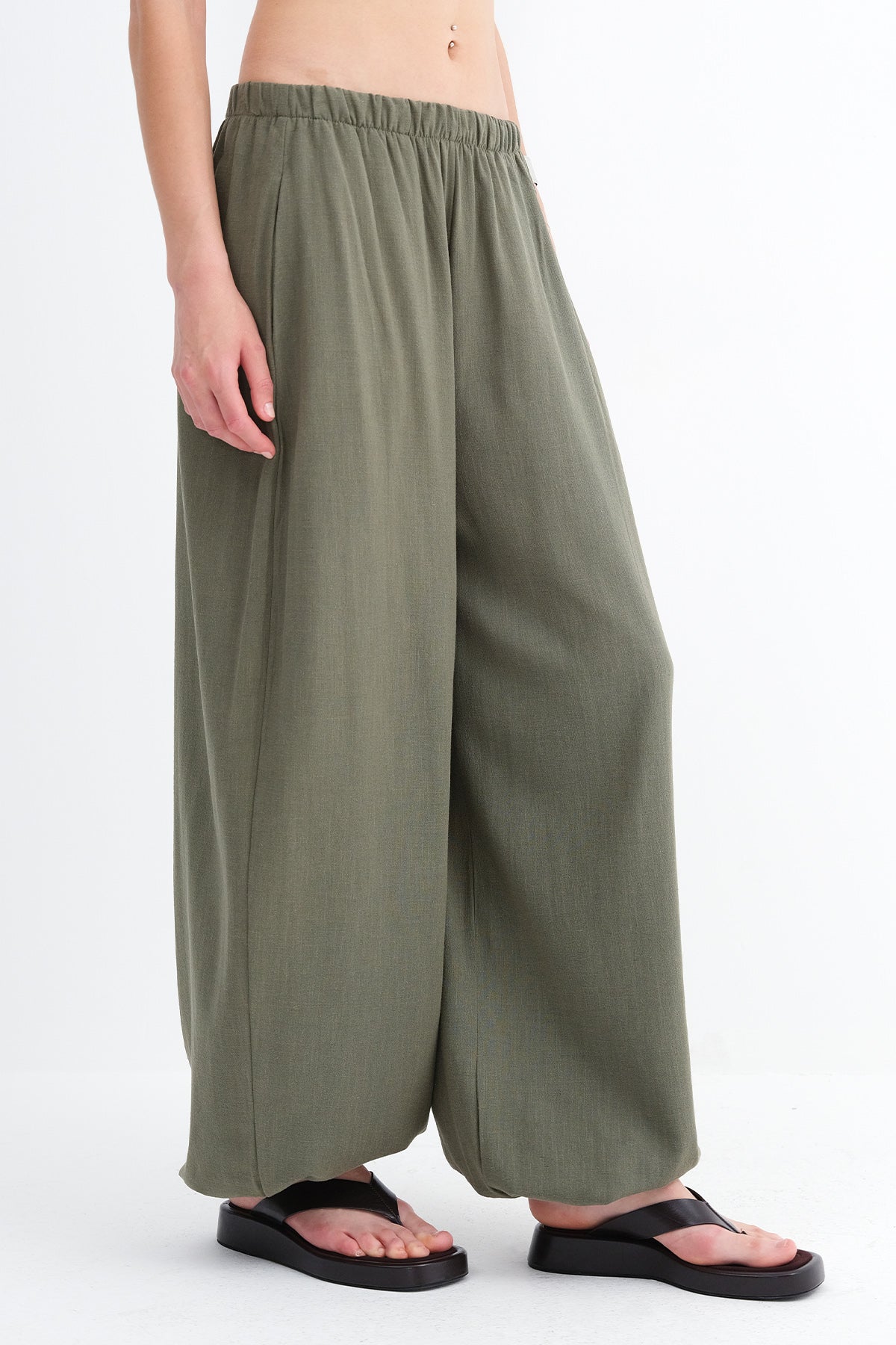 Oil-Green_Elastic-Waist-Linen-Trousers-addax