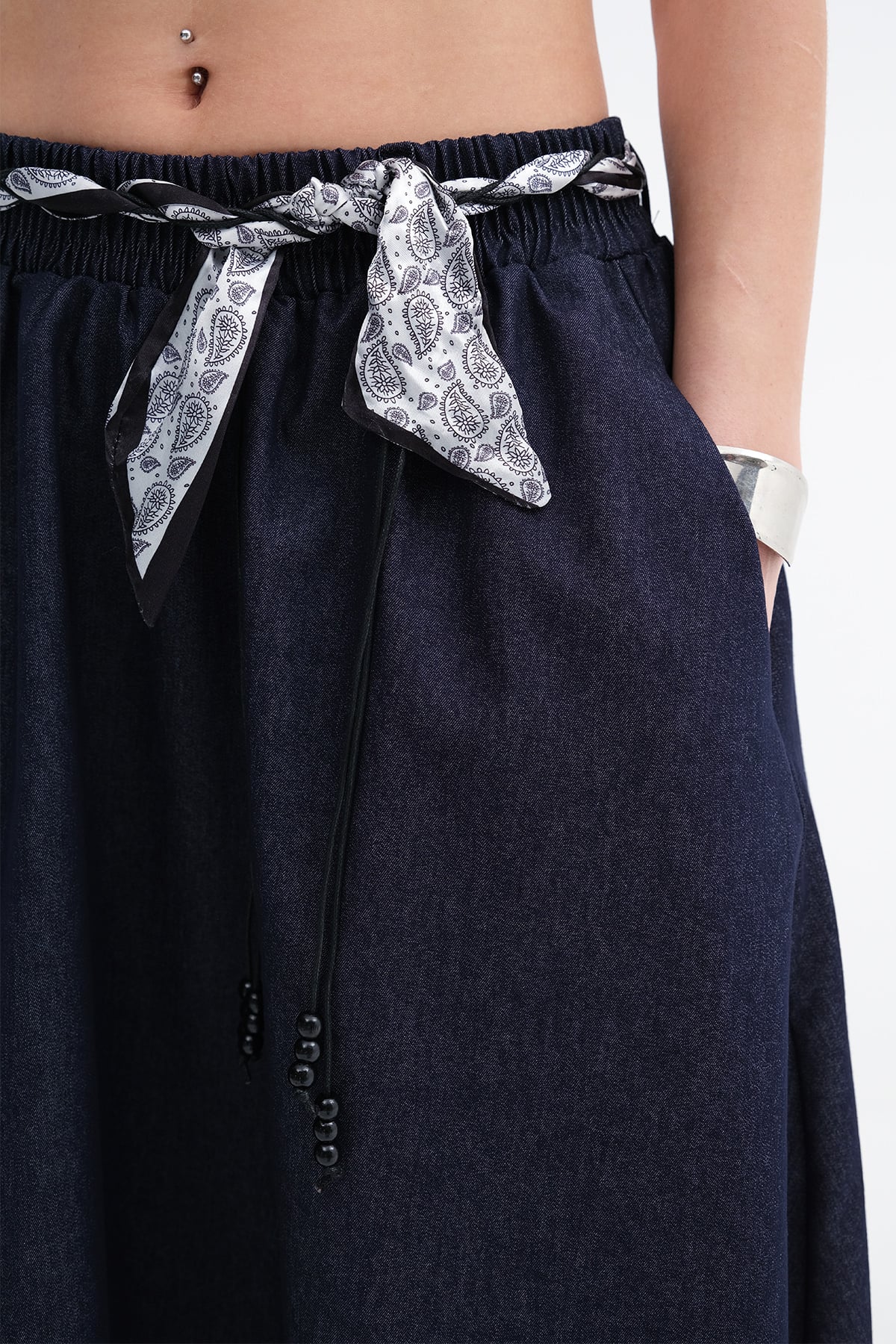 Night-Blue-Rins_Scarf-Detail-Long-Skirt-addax