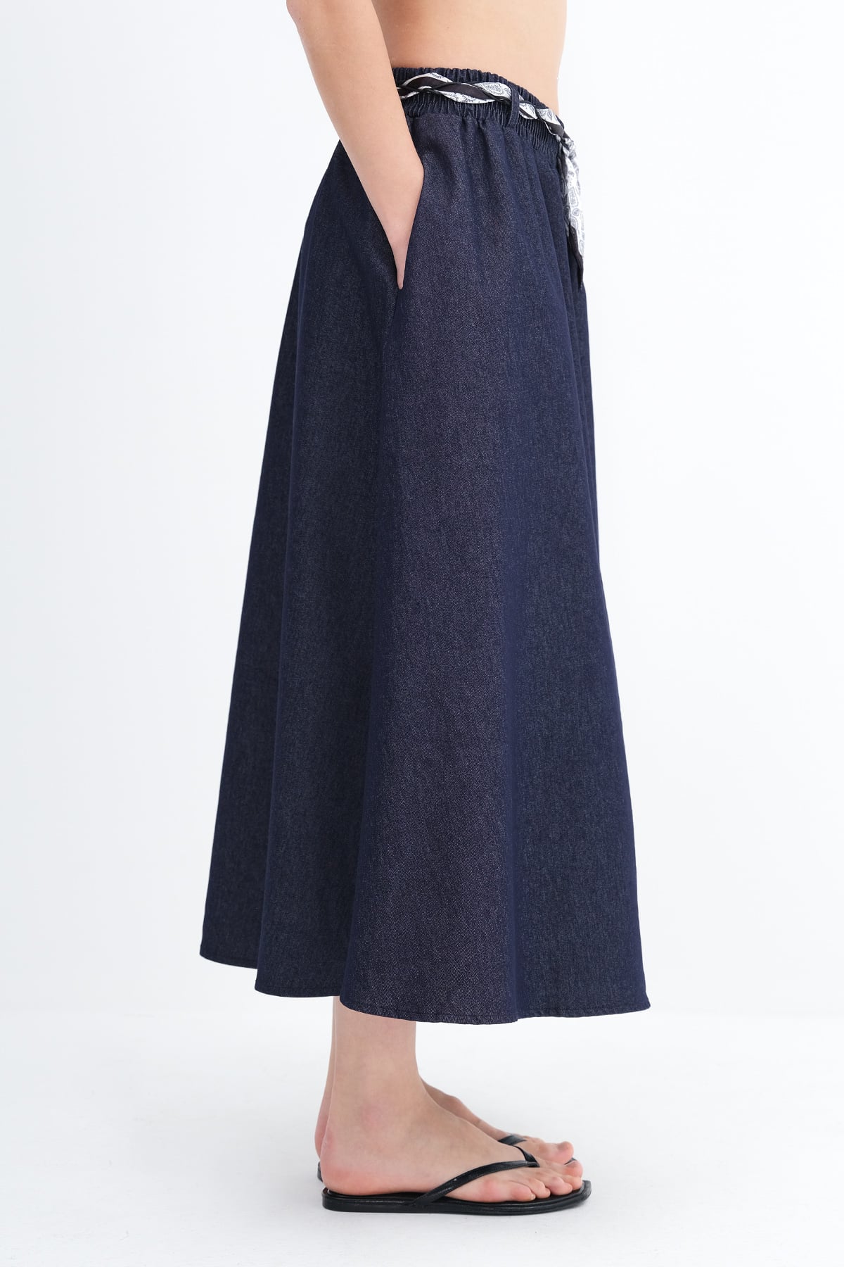 Night-Blue-Rins_Scarf-Detail-Long-Skirt-addax