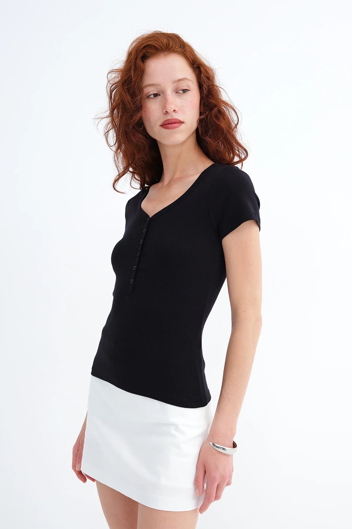 Black_V-Neck-Buttoned-T-shirt-addax
