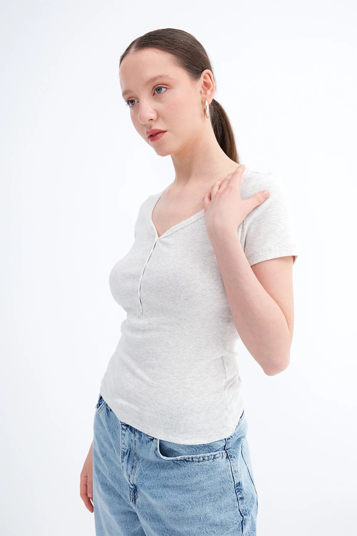 Snow-Melange_V-Neck-Buttoned-T-shirt-addax
