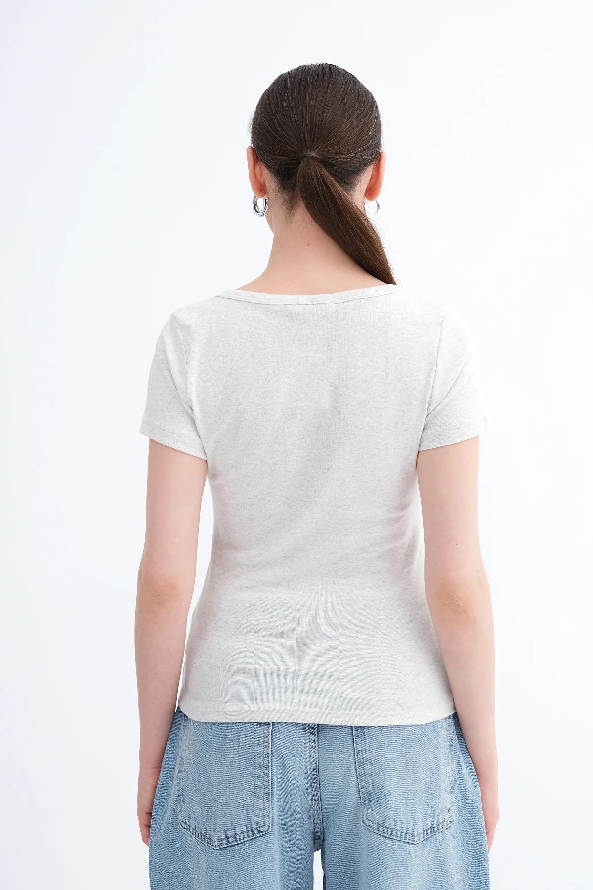 Snow-Melange_V-Neck-Buttoned-T-shirt-addax