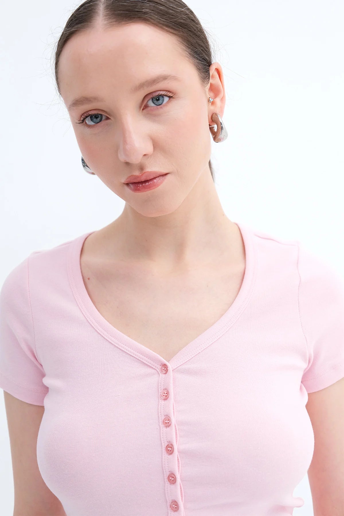 Lotus_V-Neck-Buttoned-T-shirt-addax