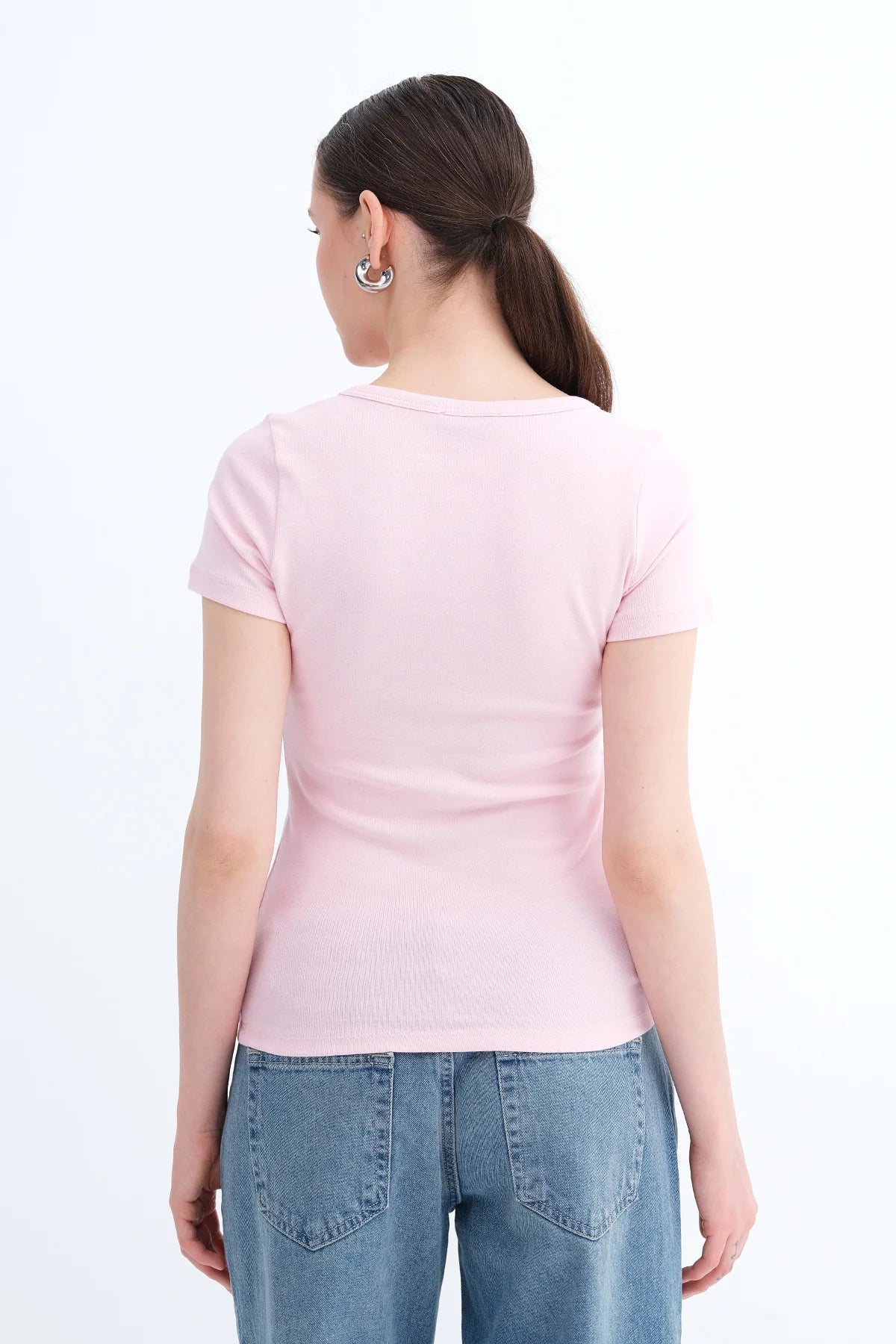 Lotus_V-Neck-Buttoned-T-shirt-addax