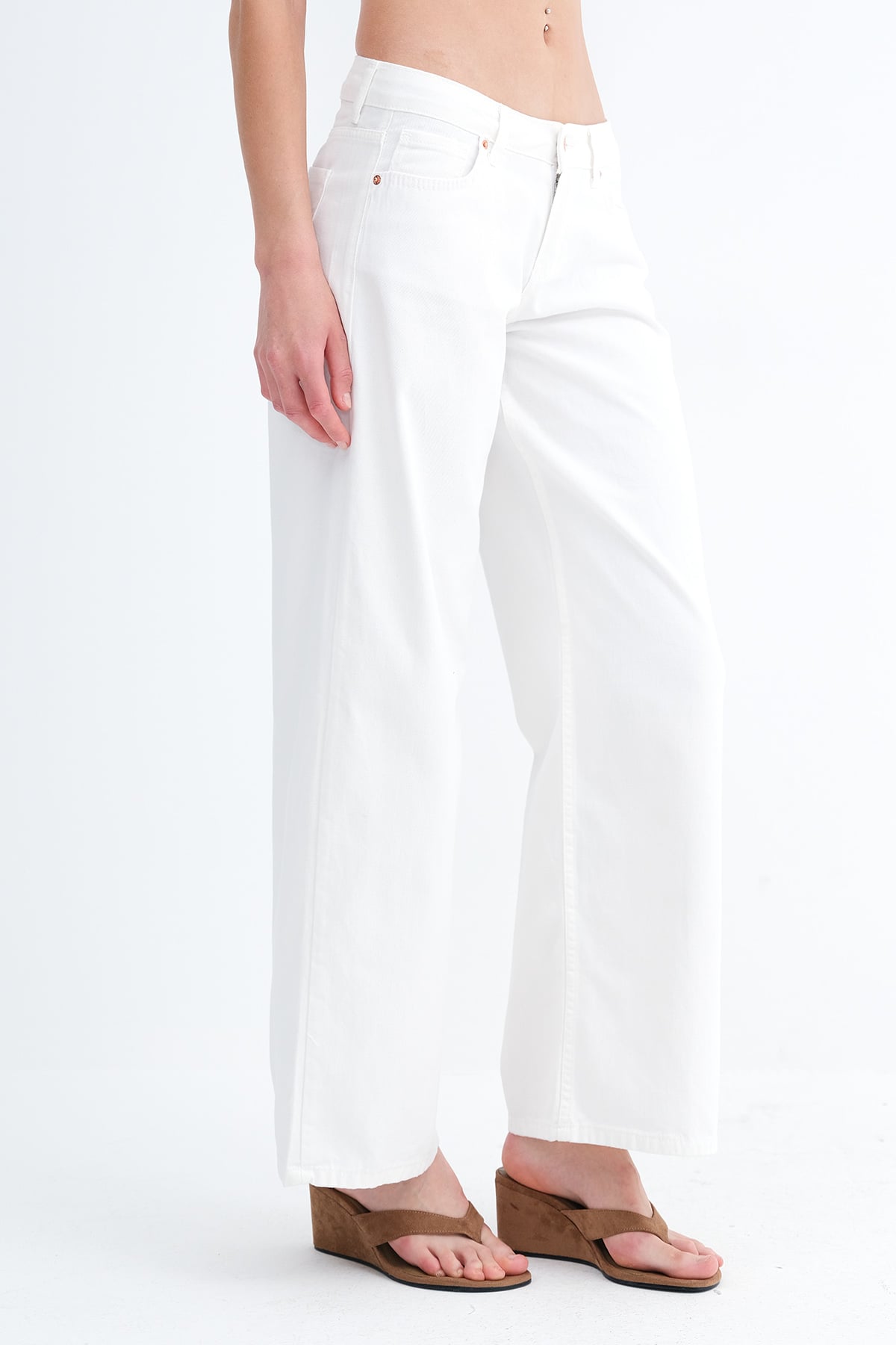 White_Wide-Leg-Jeans-addax