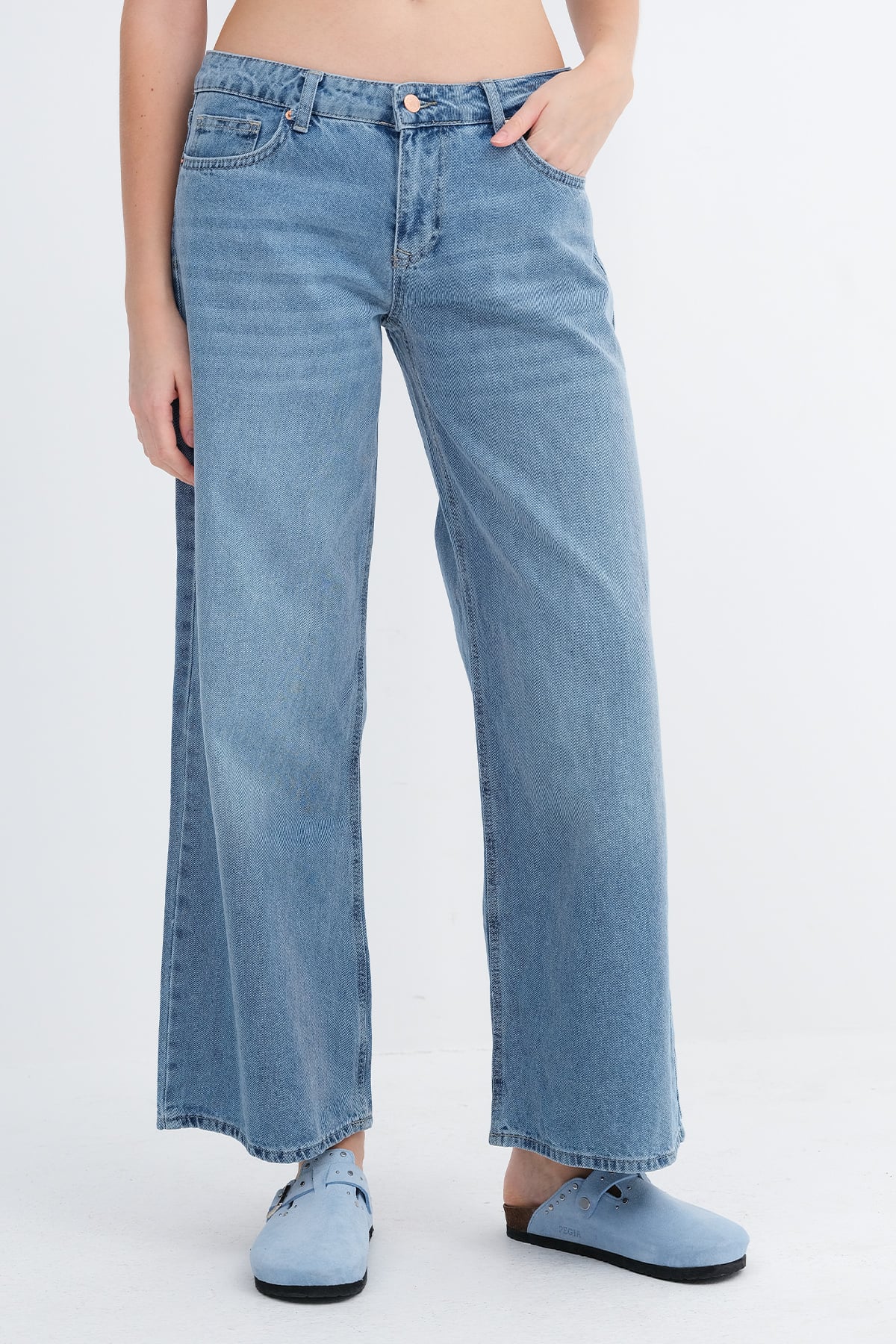 Light-Blue_Wide-Leg-Jeans-addax