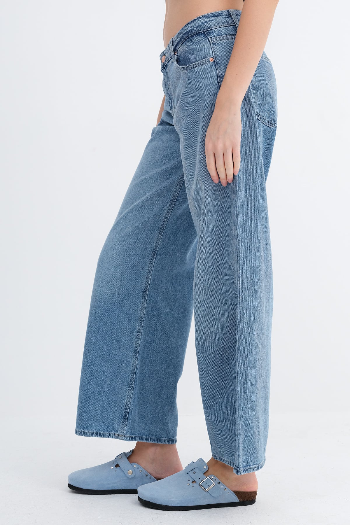 Light-Blue_Wide-Leg-Jeans-addax
