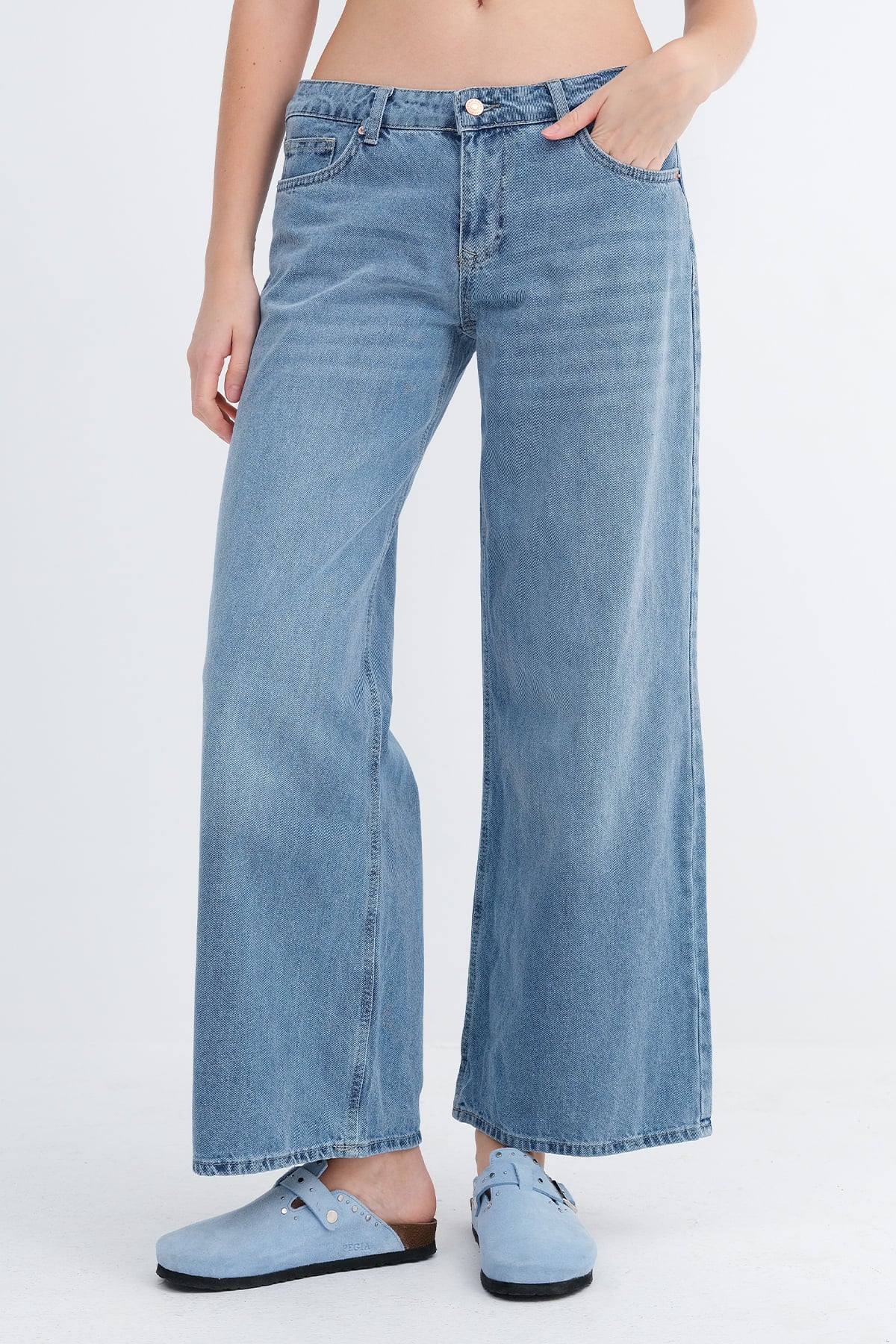 Light-Blue_Wide-Leg-Jeans-addax