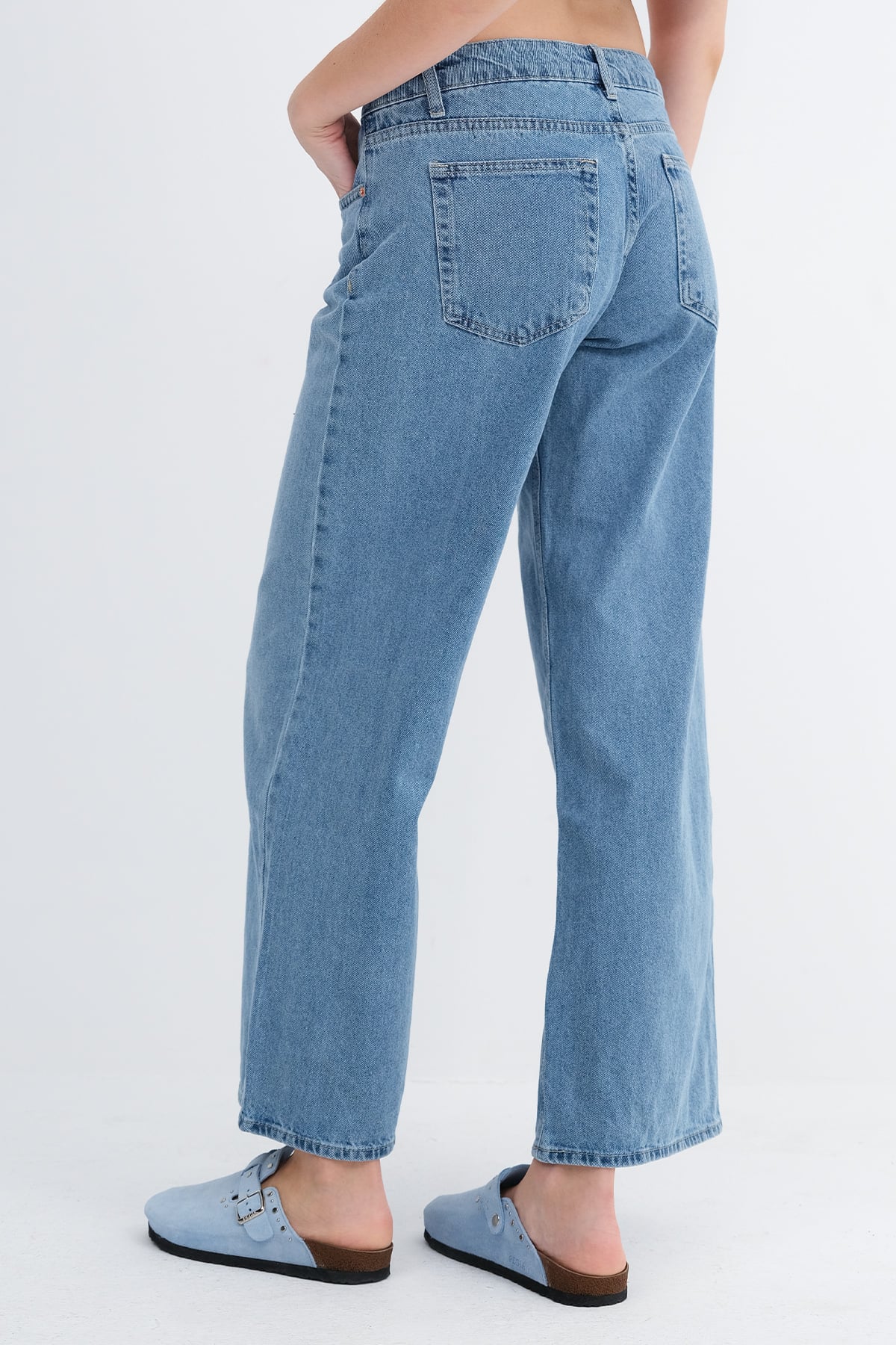 Light-Blue_Wide-Leg-Jeans-addax